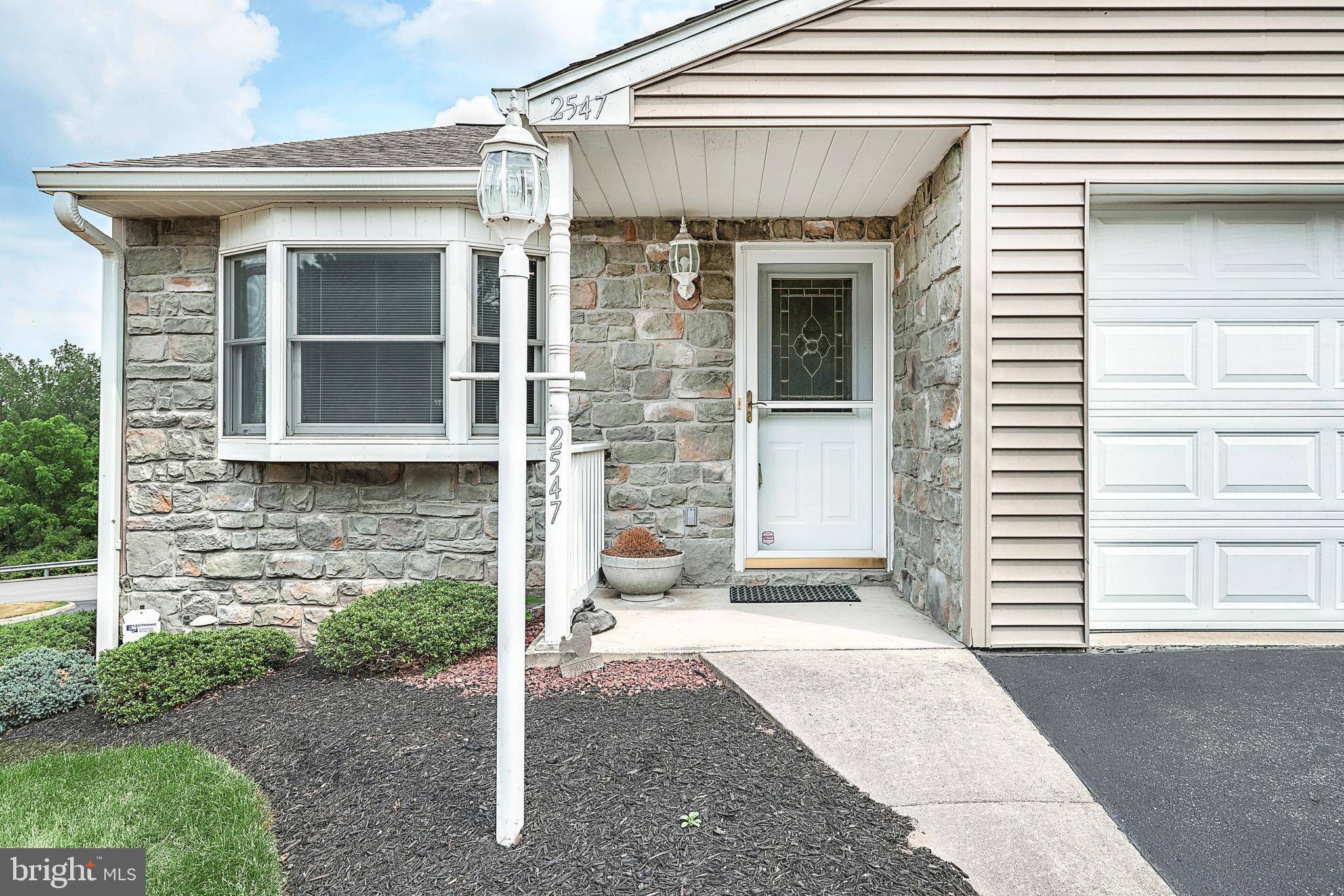 York, PA 17406,2547 PIN OAK DR #114