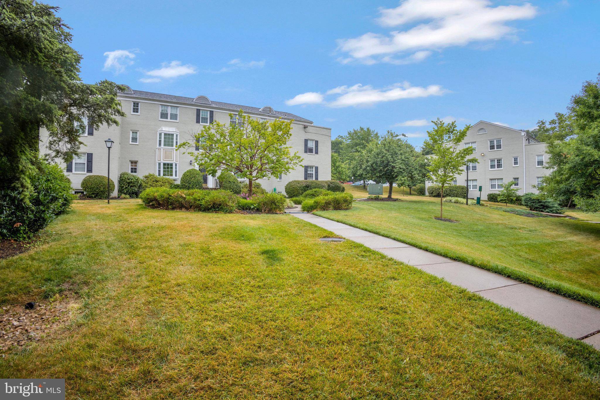 Arlington, VA 22204,818 S ARLINGTON MILL DR #4-102