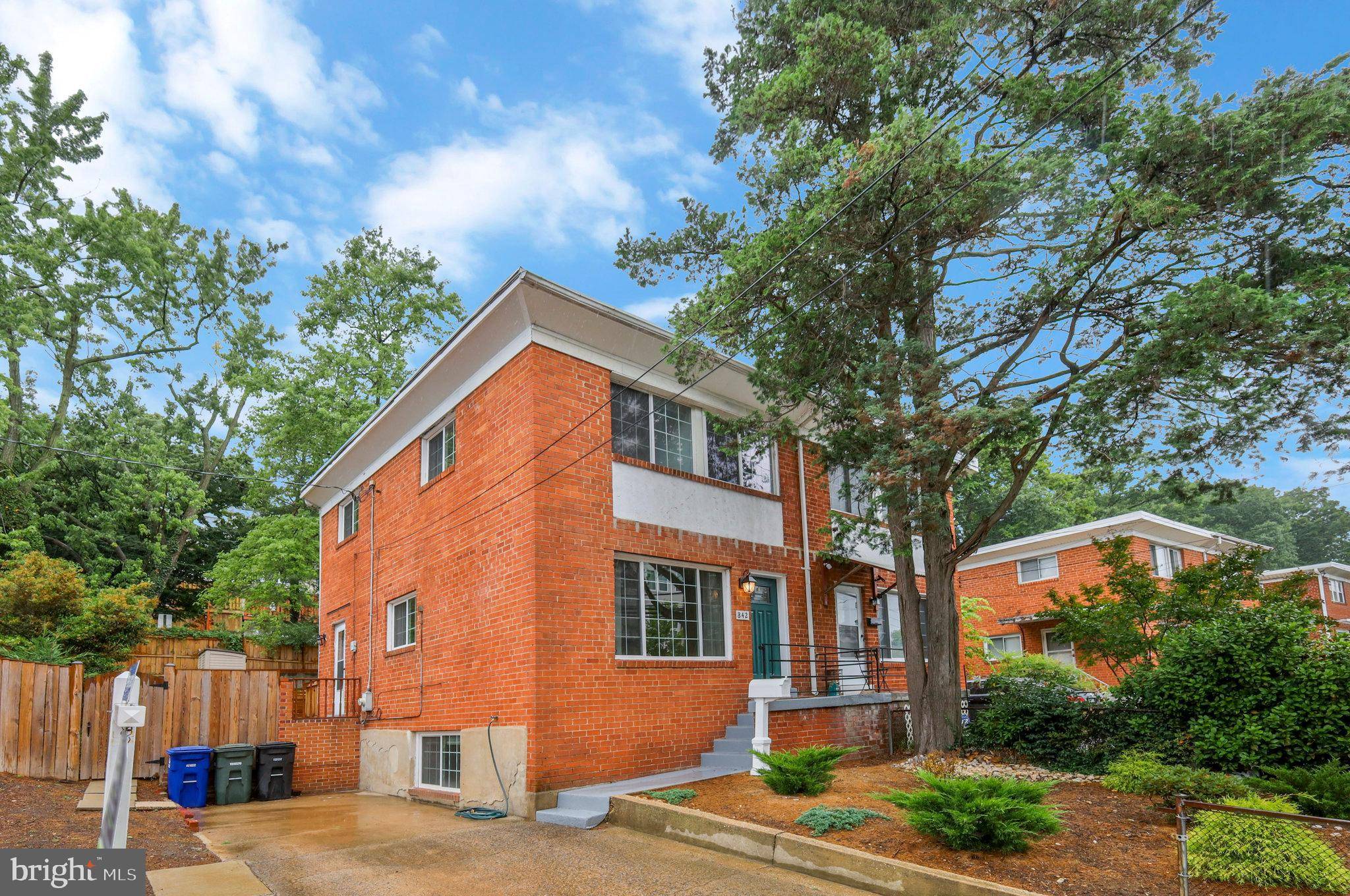 Arlington, VA 22204,842 S DINWIDDIE ST