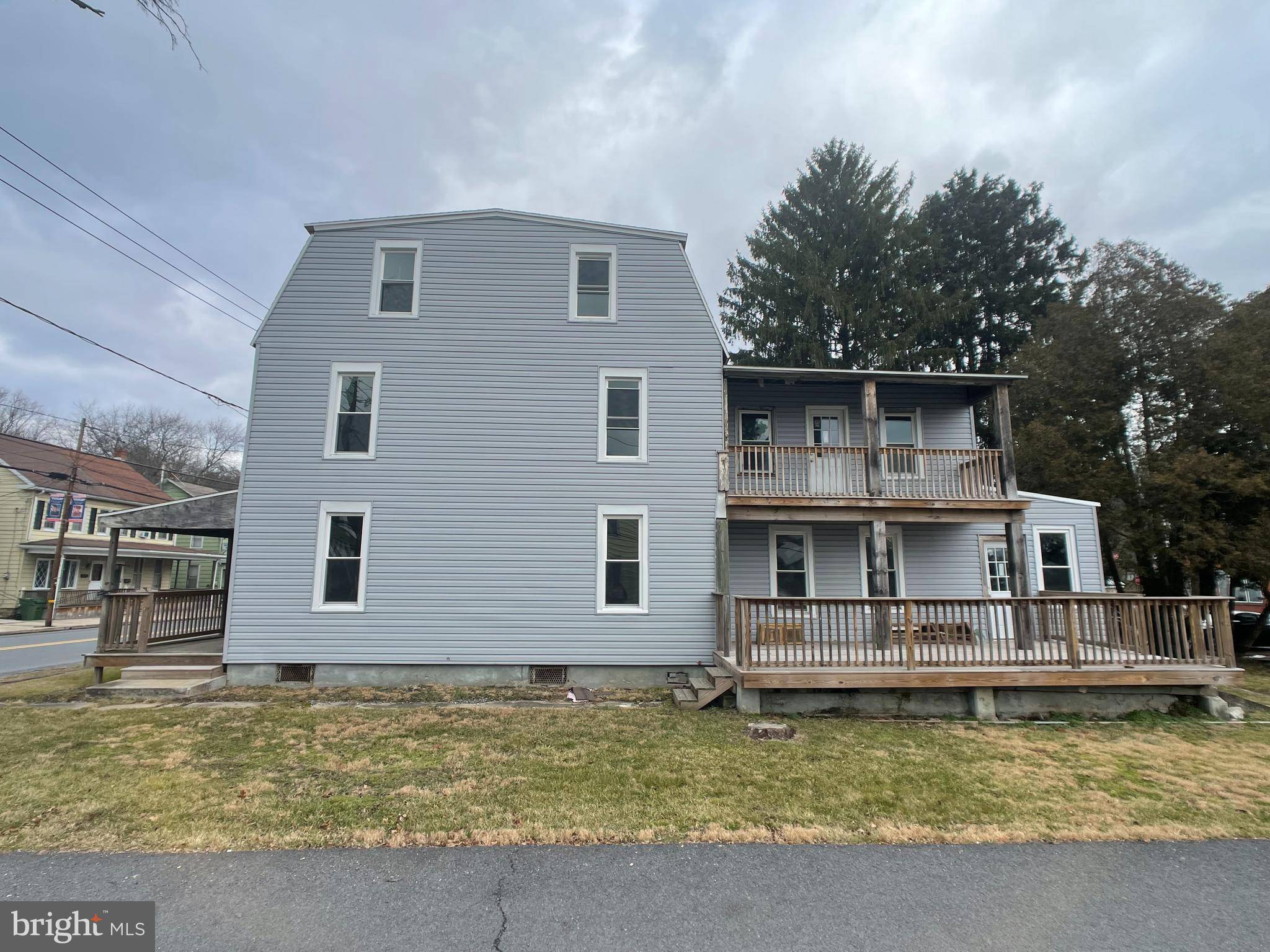 Pine Grove, PA 17963,42 E POTTSVILLE ST