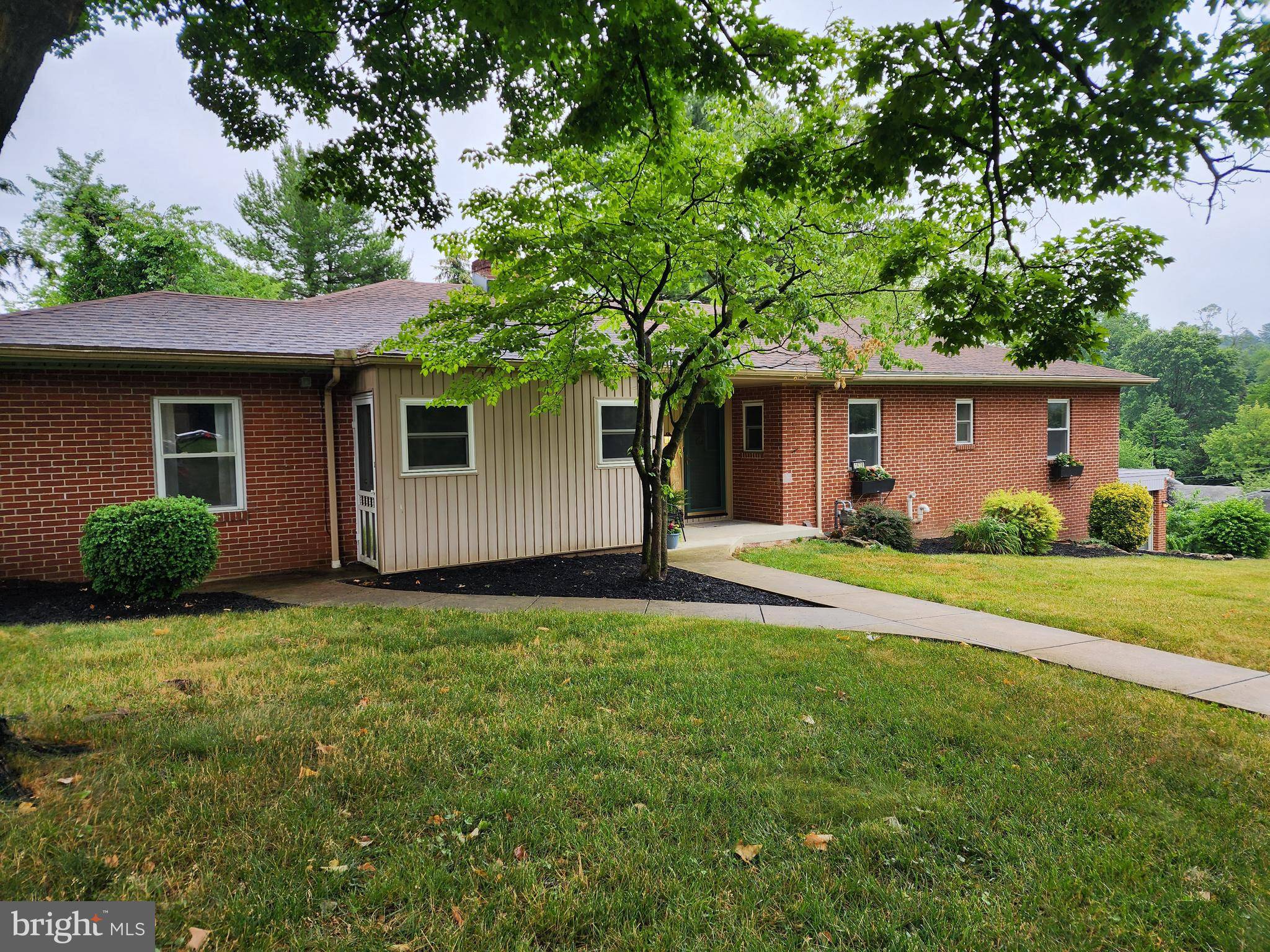 York, PA 17403,1639 CLOVER LN