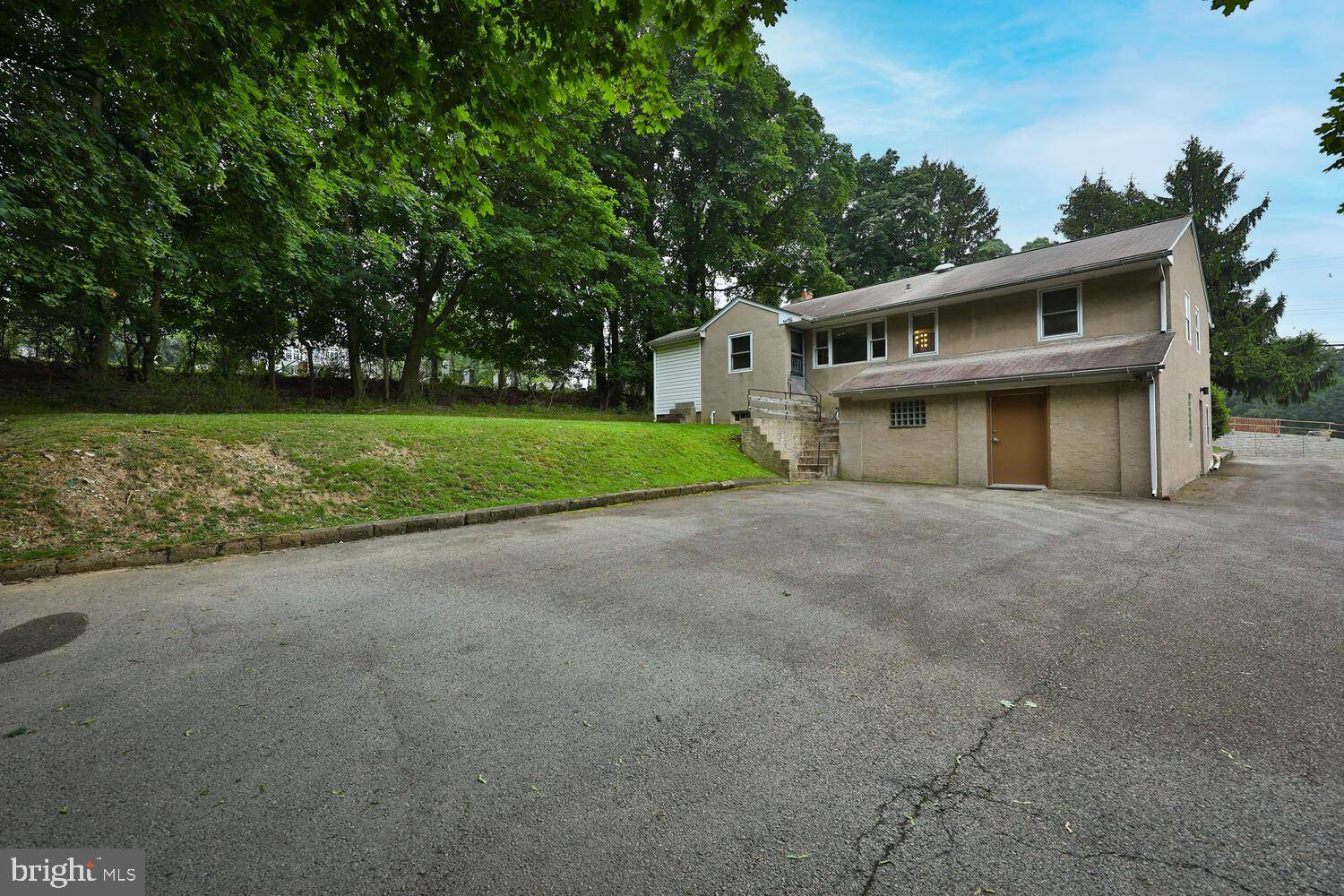 Lafayette Hill, PA 19444,643 RIDGE PIKE