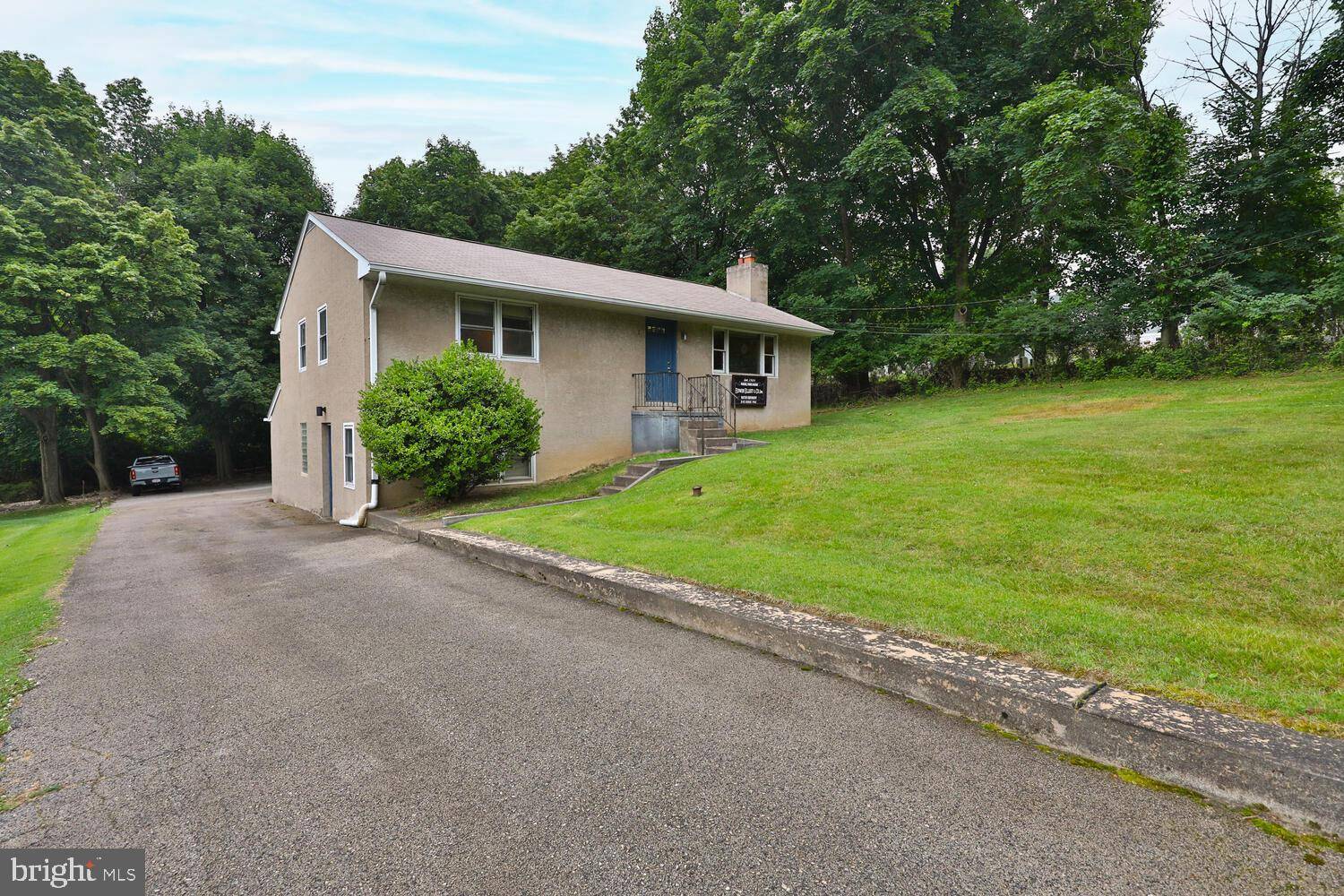 Lafayette Hill, PA 19444,643 RIDGE PIKE