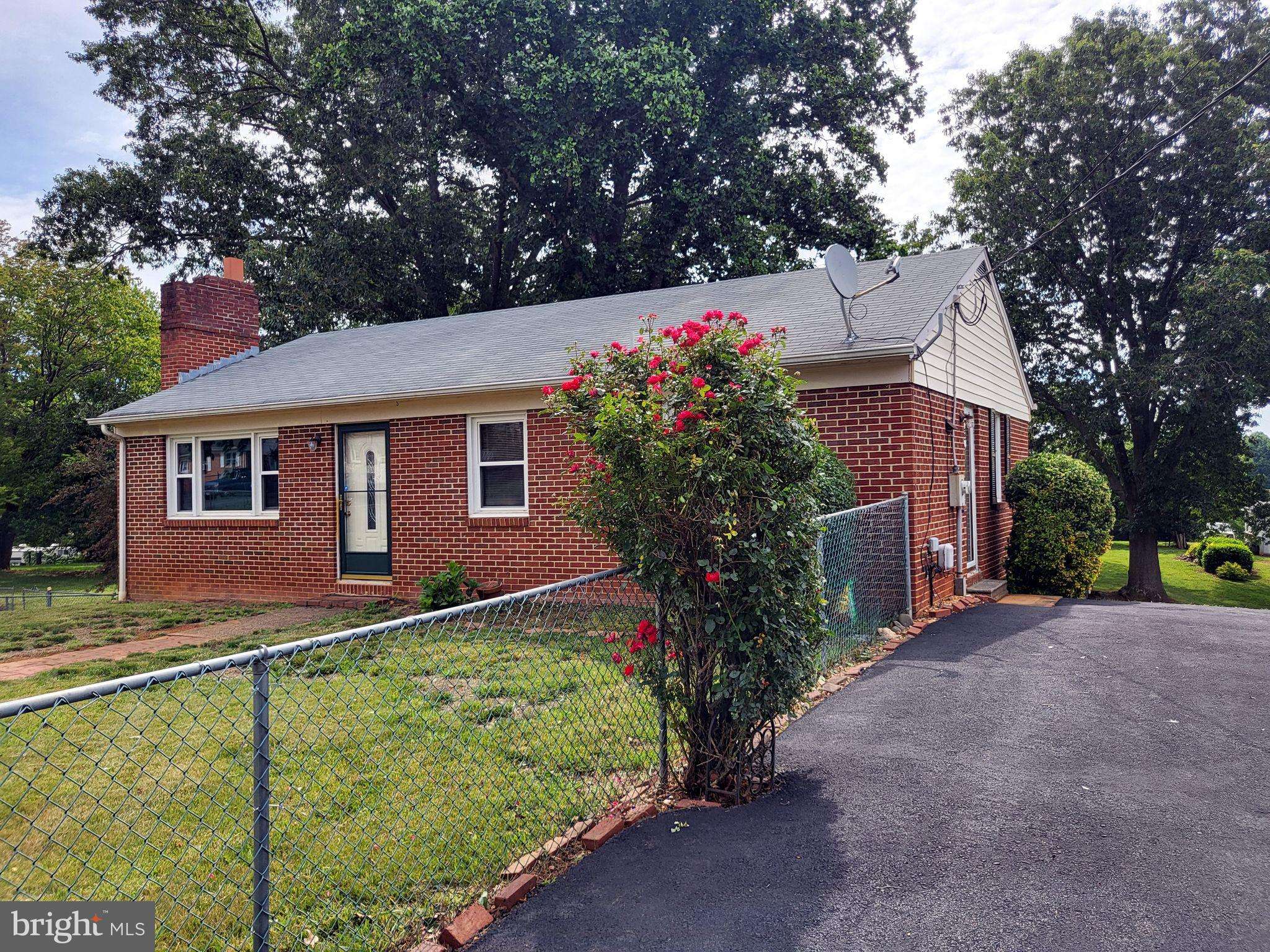 Ruckersville, VA 22968,354 LOCUST LN