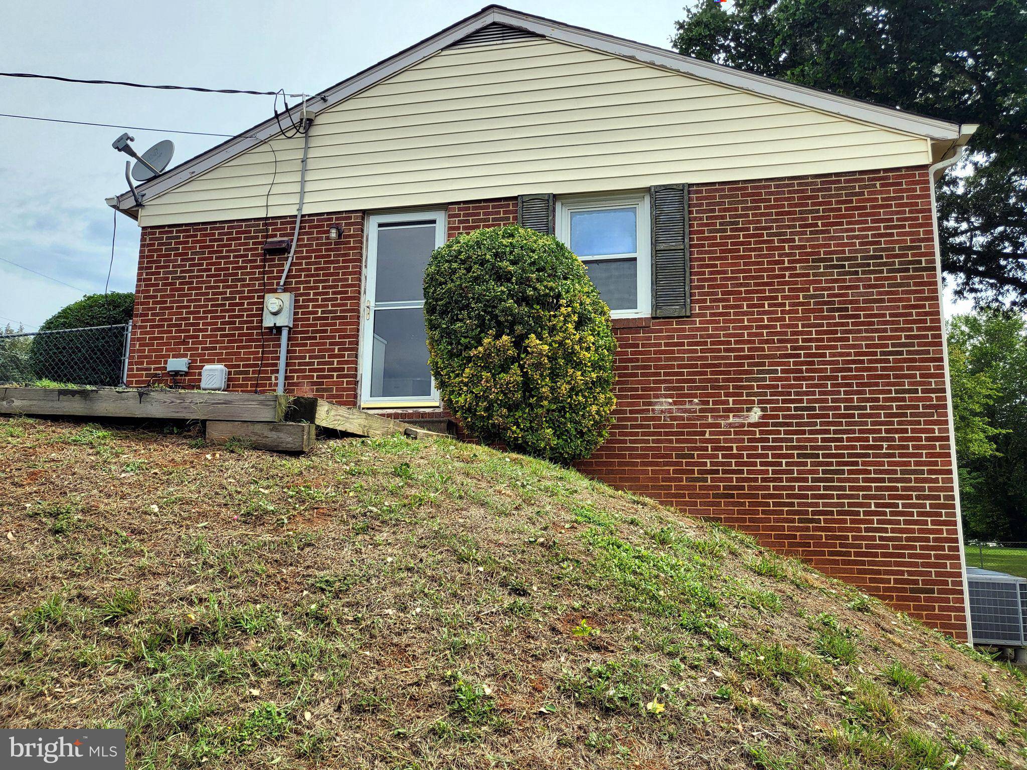 Ruckersville, VA 22968,354 LOCUST LN