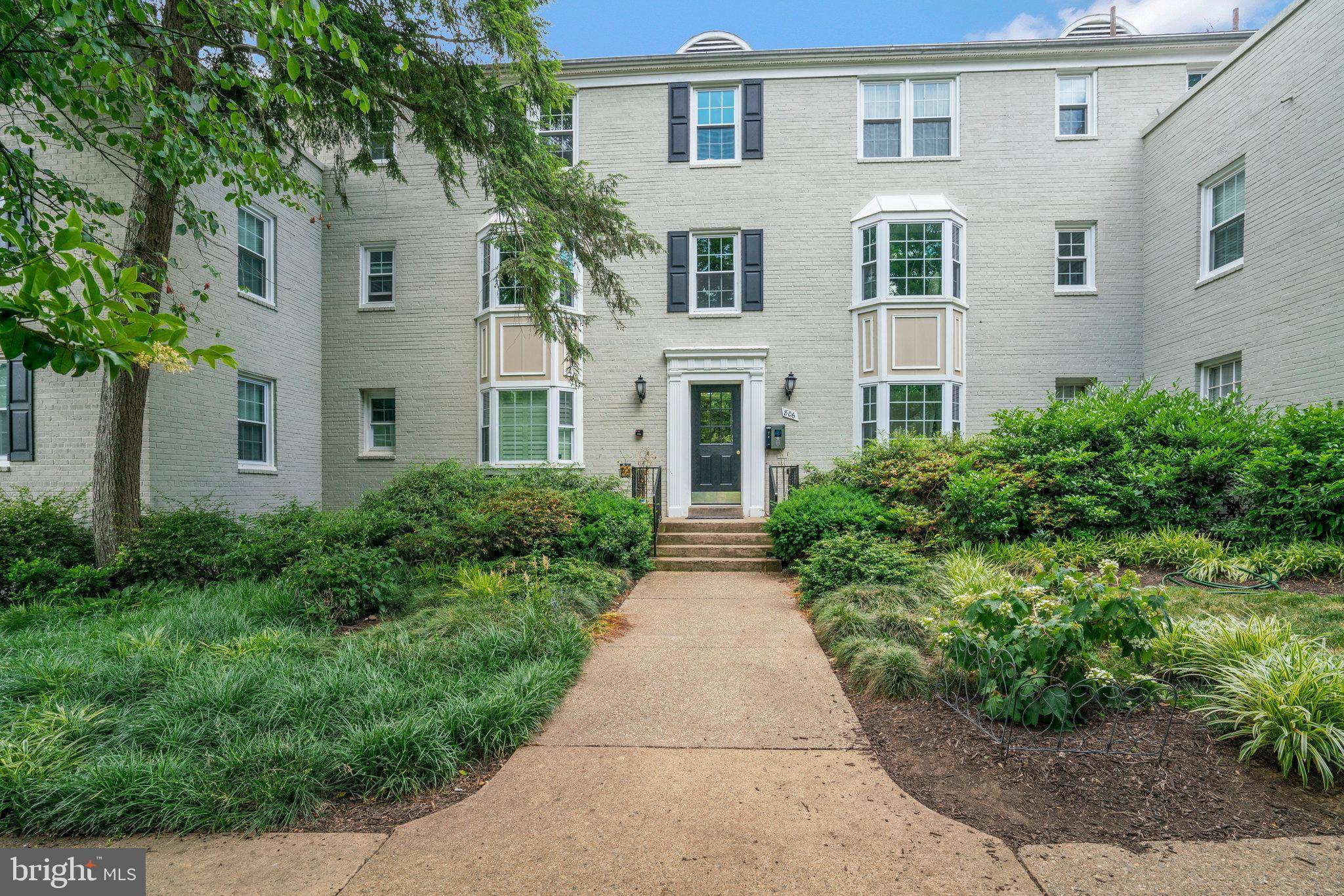 Arlington, VA 22204,806 S ARLINGTON MILL DR #301