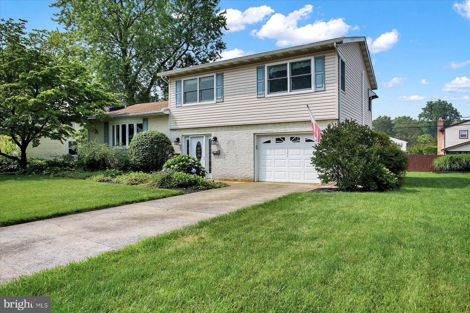 Mechanicsburg, PA 17055,122 YORKSHIRE DR