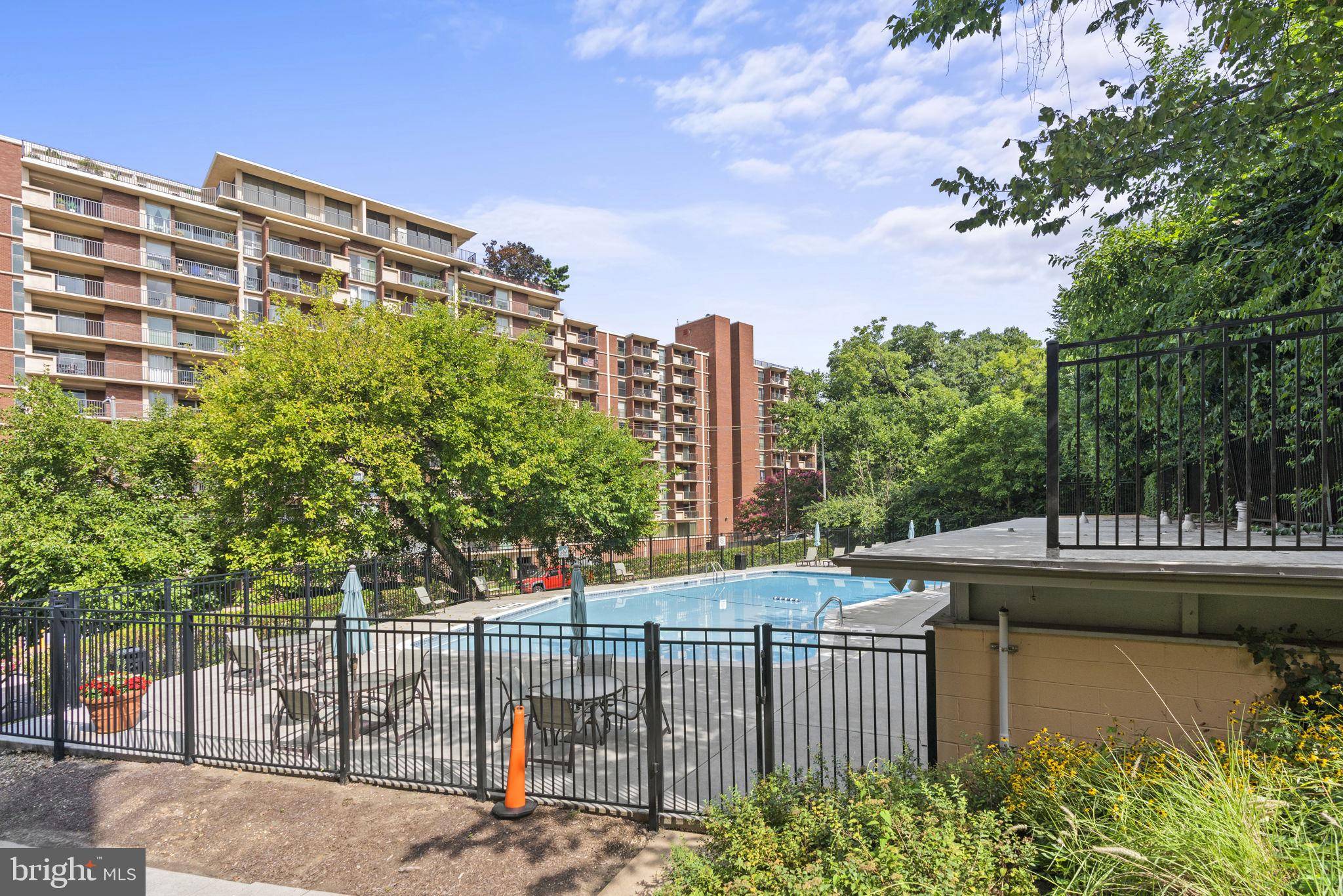 Arlington, VA 22202,1300 S ARLINGTON RIDGE RD #207