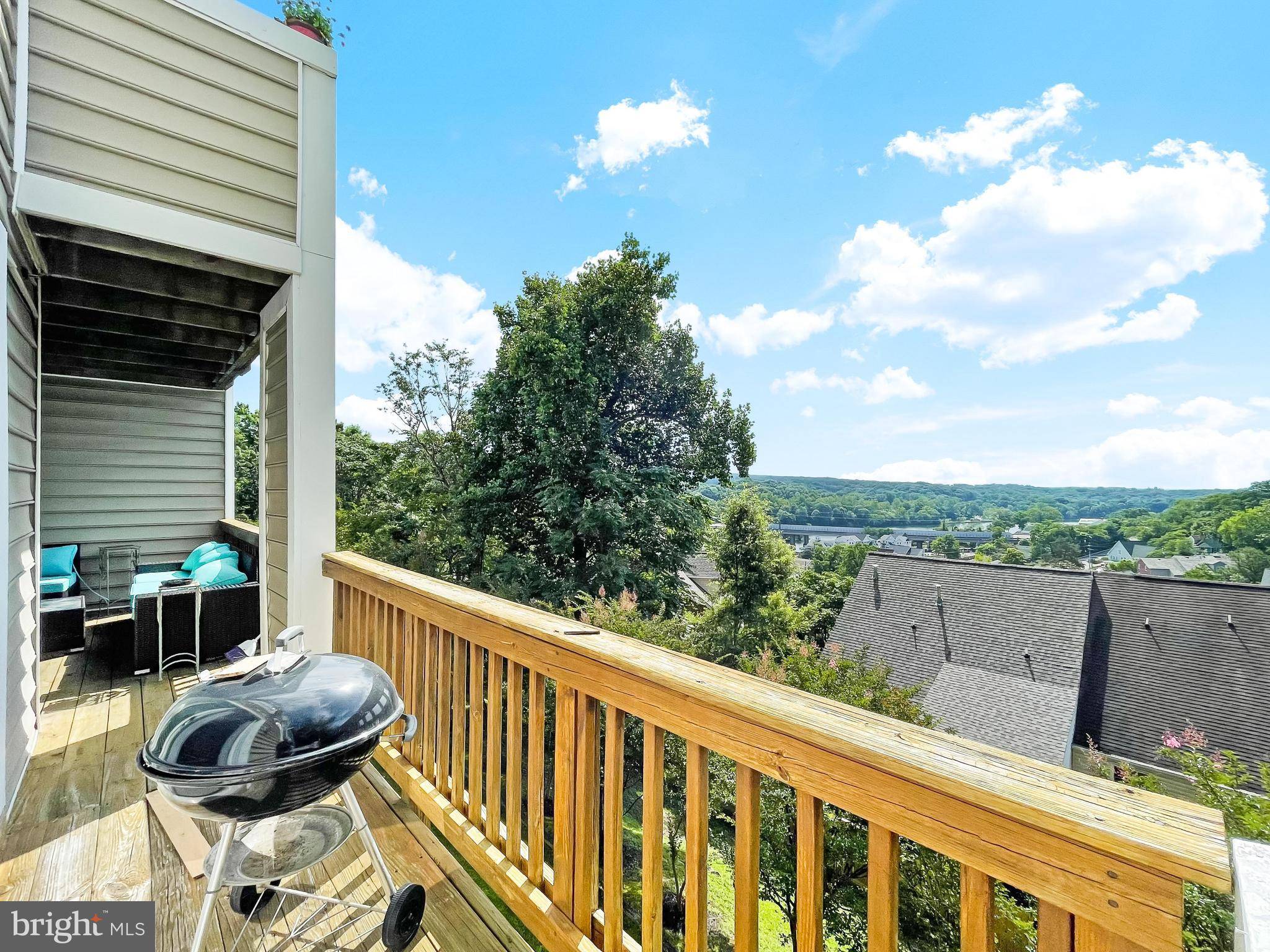 Occoquan, VA 22125,430 OVERLOOK DR