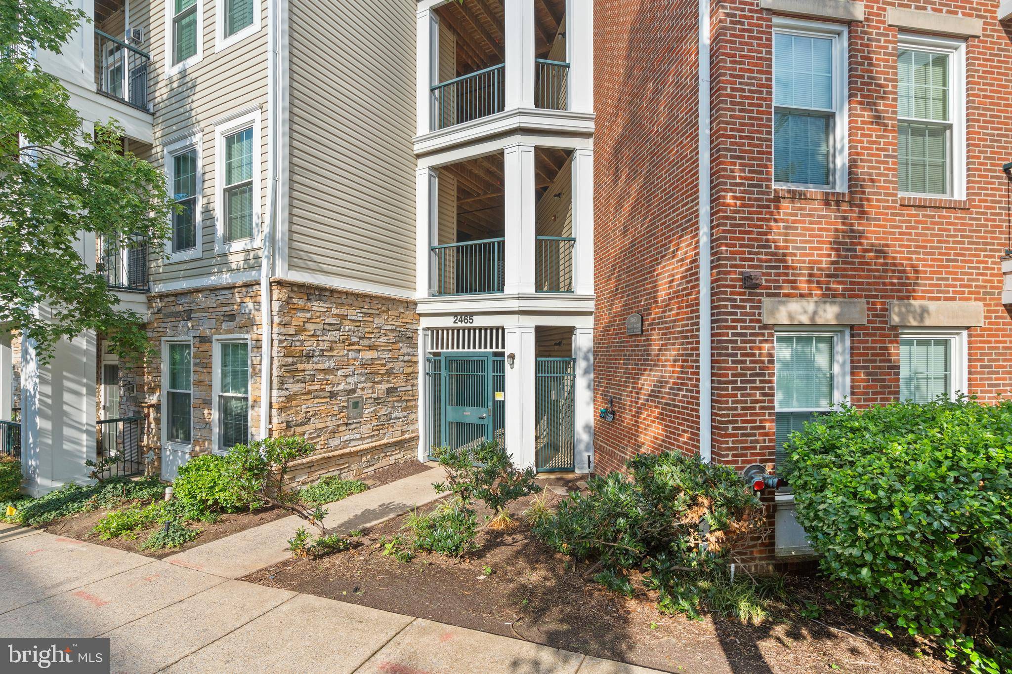 Arlington, VA 22206,2465 ARMY NAVY DR #1-102