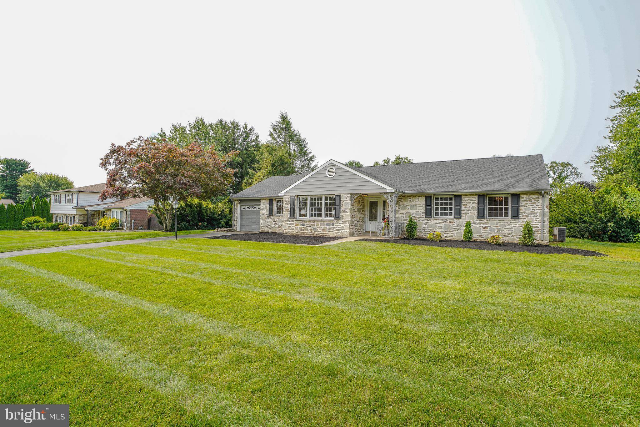 Huntingdon Valley, PA 19006,984 MILKWEED LN