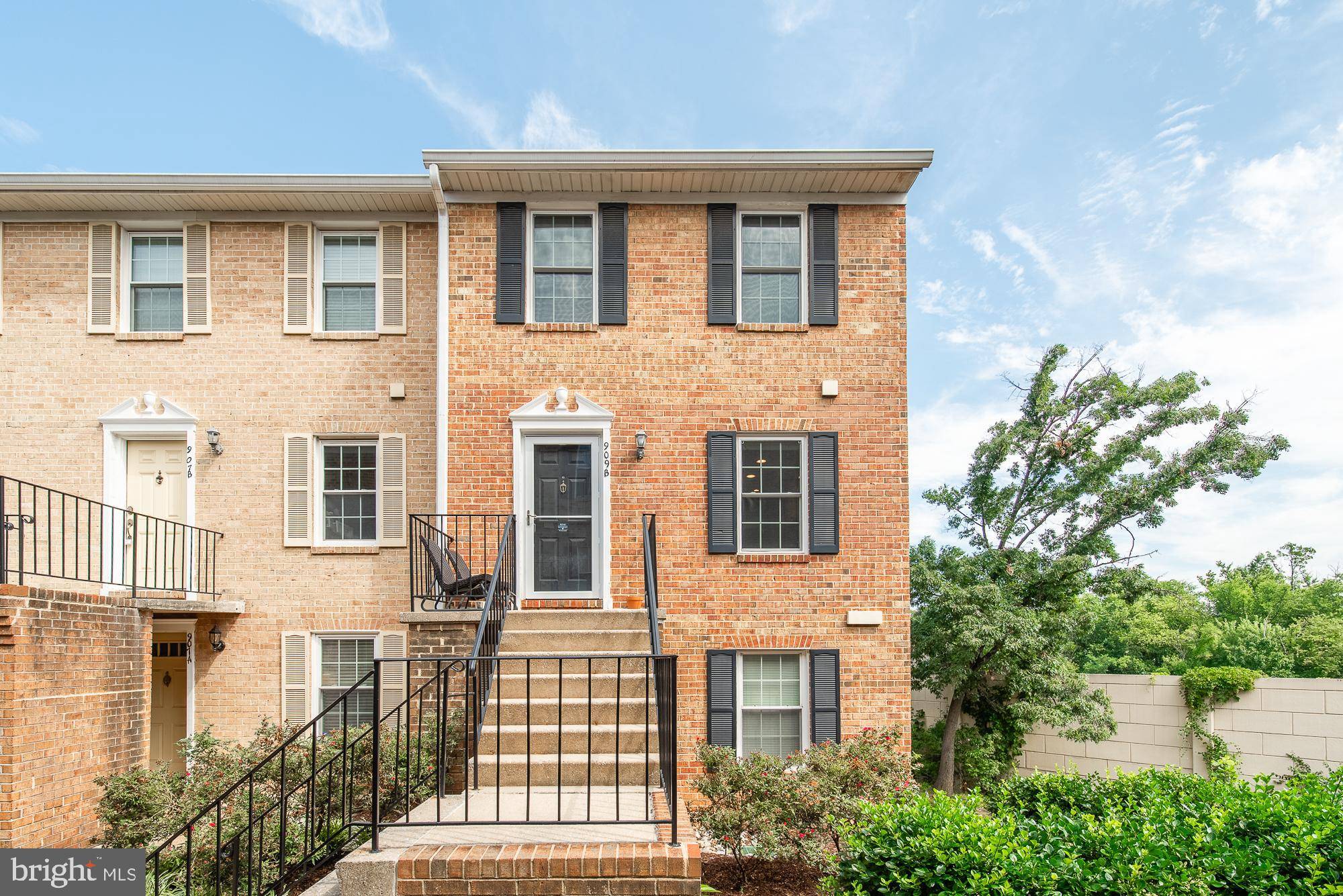 Arlington, VA 22204,909 S ROLFE ST #2