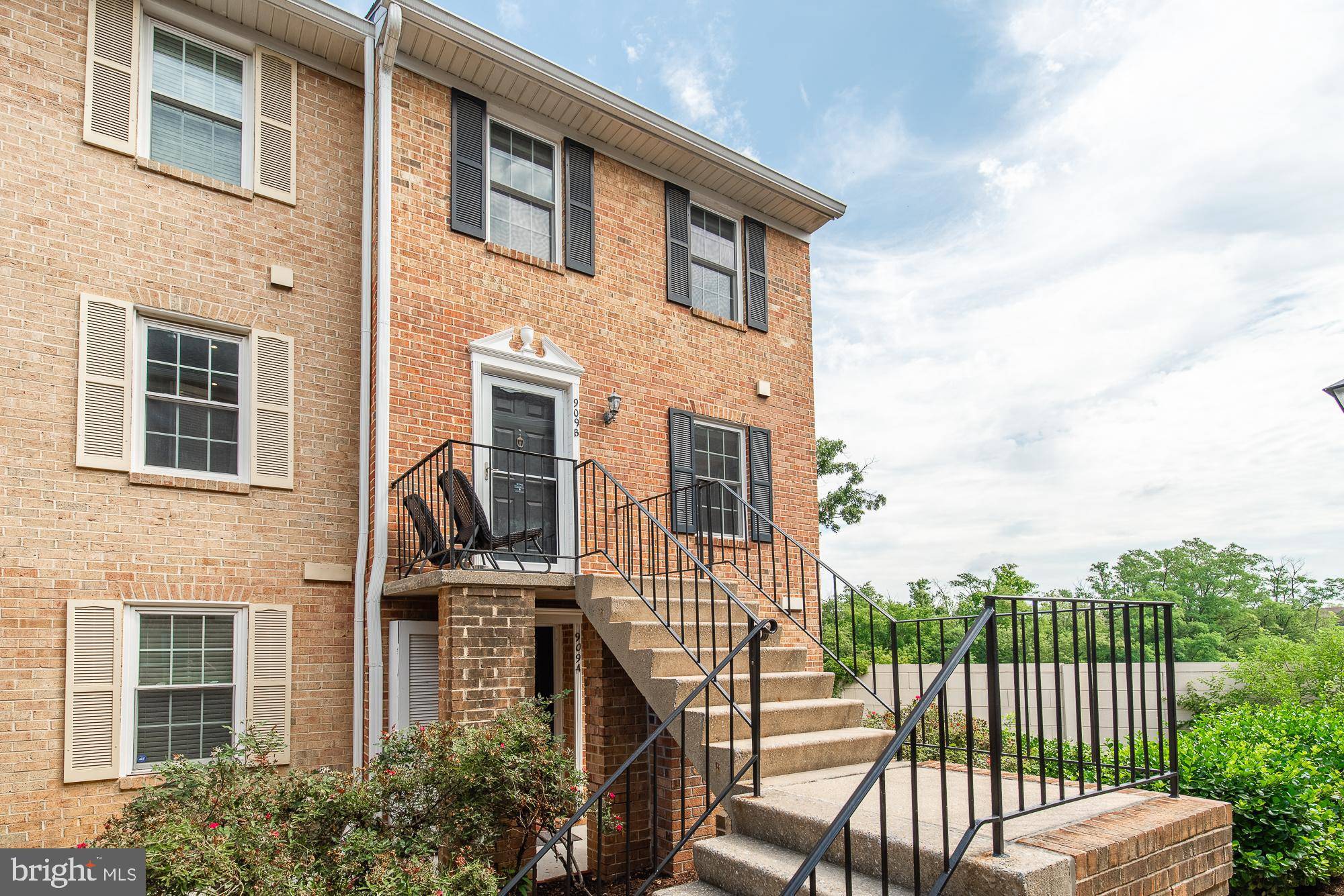 Arlington, VA 22204,909 S ROLFE ST #2