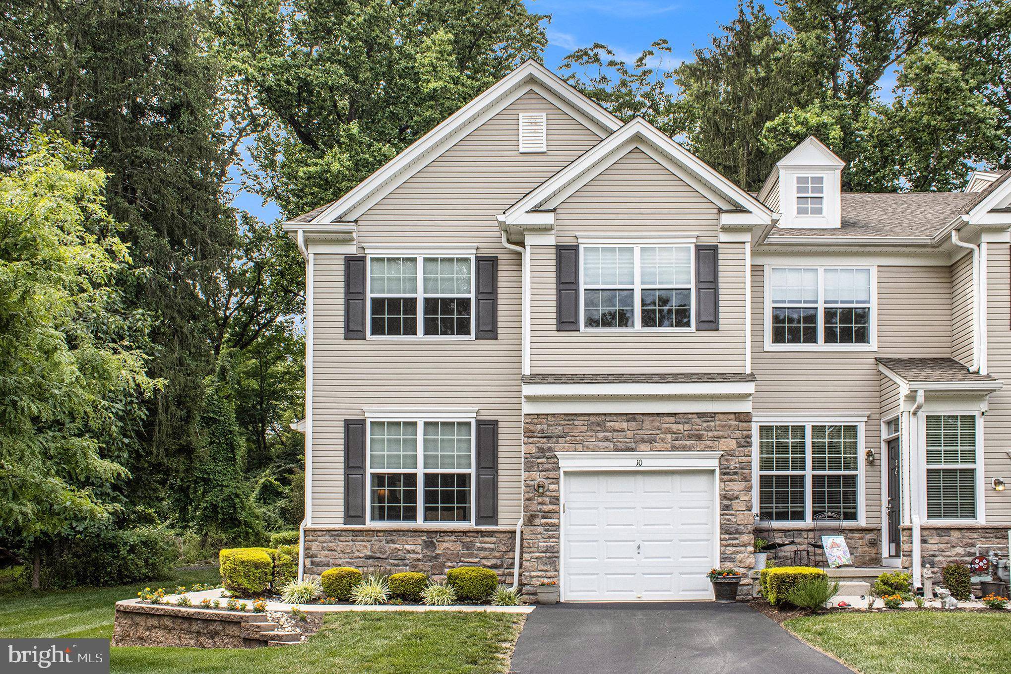 Warminster, PA 18974,10 JAMIES CT