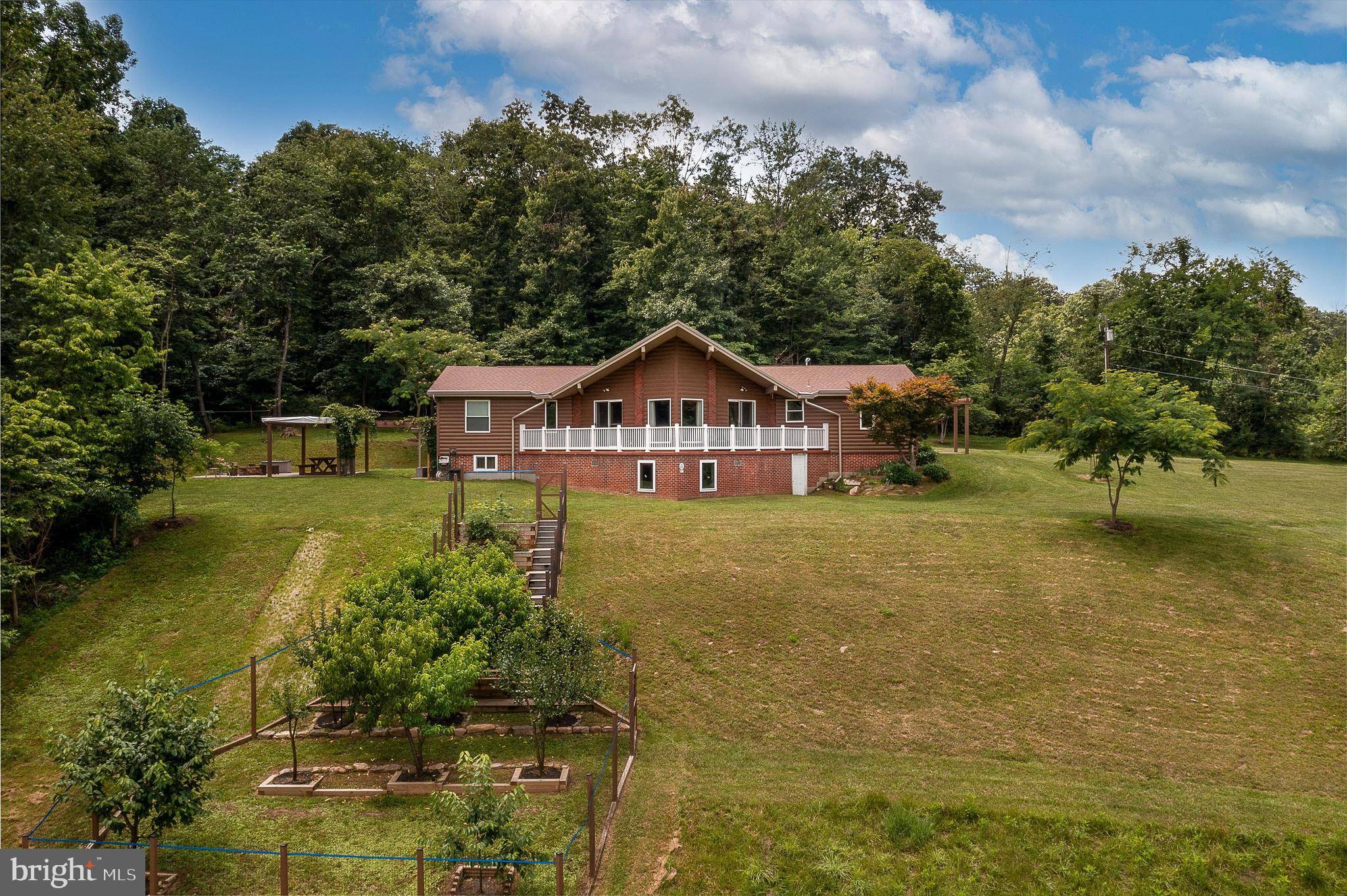 Great Cacapon, WV 25422,87 GOKEY LN