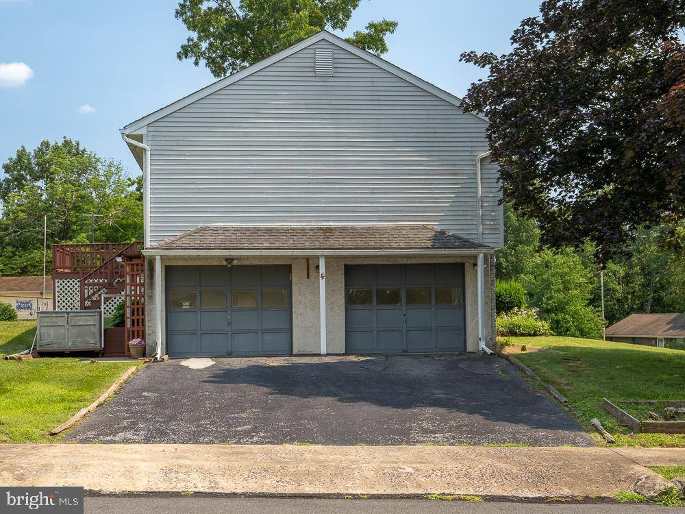 Douglassville, PA 19518,4 LILAC CT