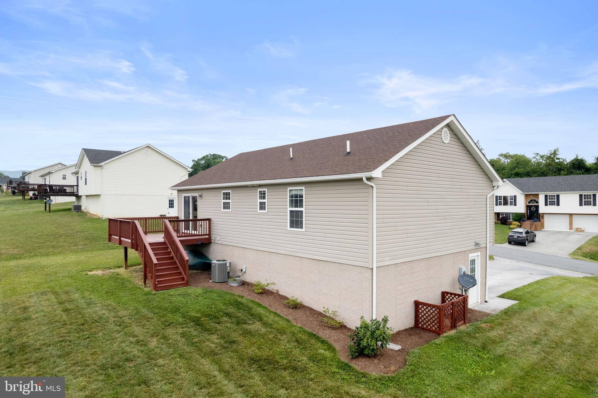 Maurertown, VA 22644,82 SILVER CT