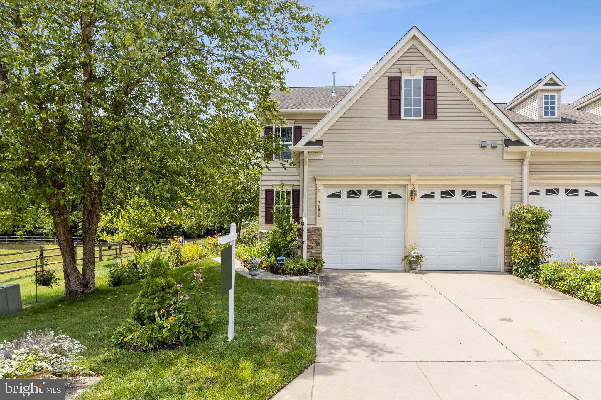 Odenton, MD 21113,7656 MILK GLASS CT