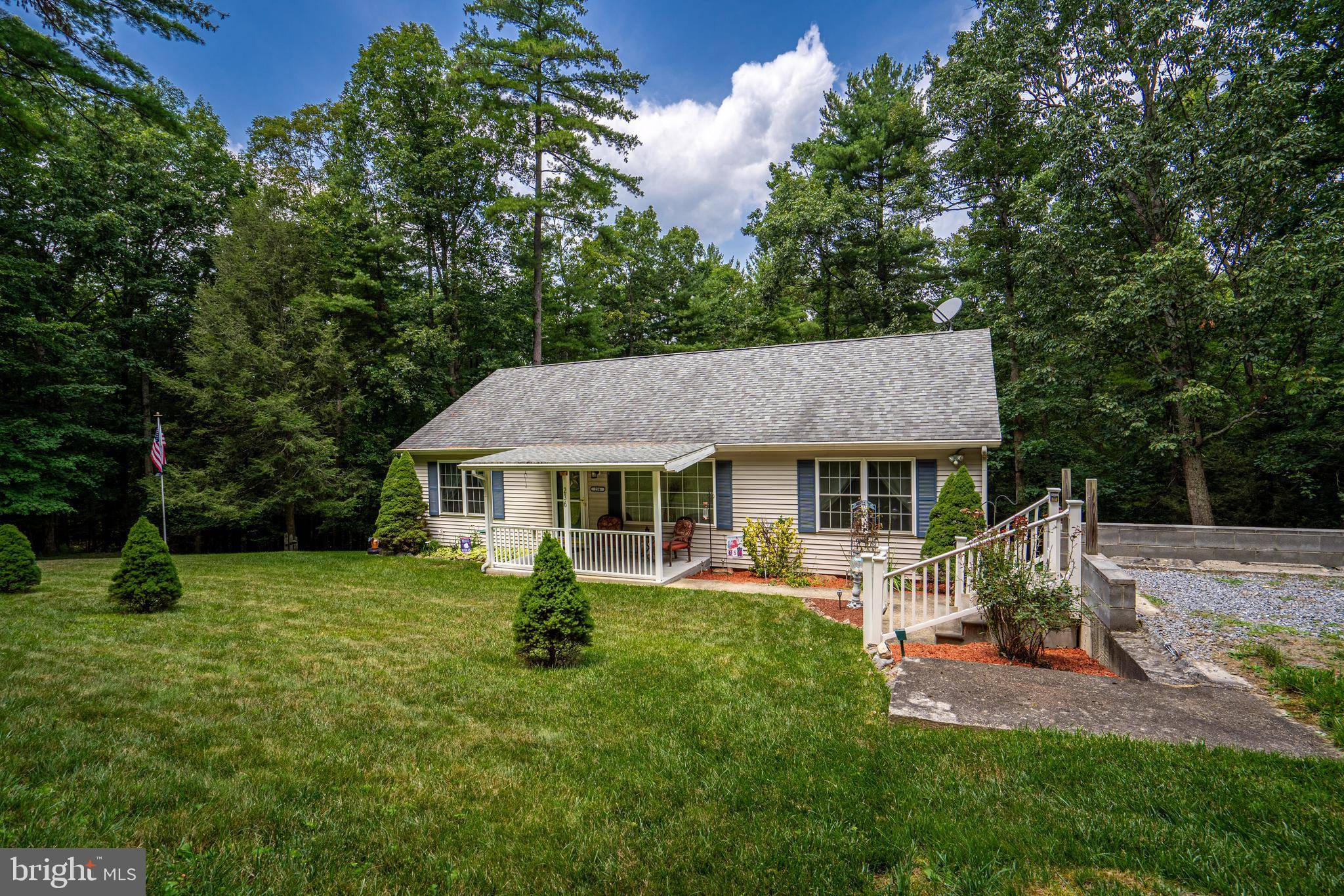 Hedgesville, WV 25427,236 CHESTNUT OAK LN