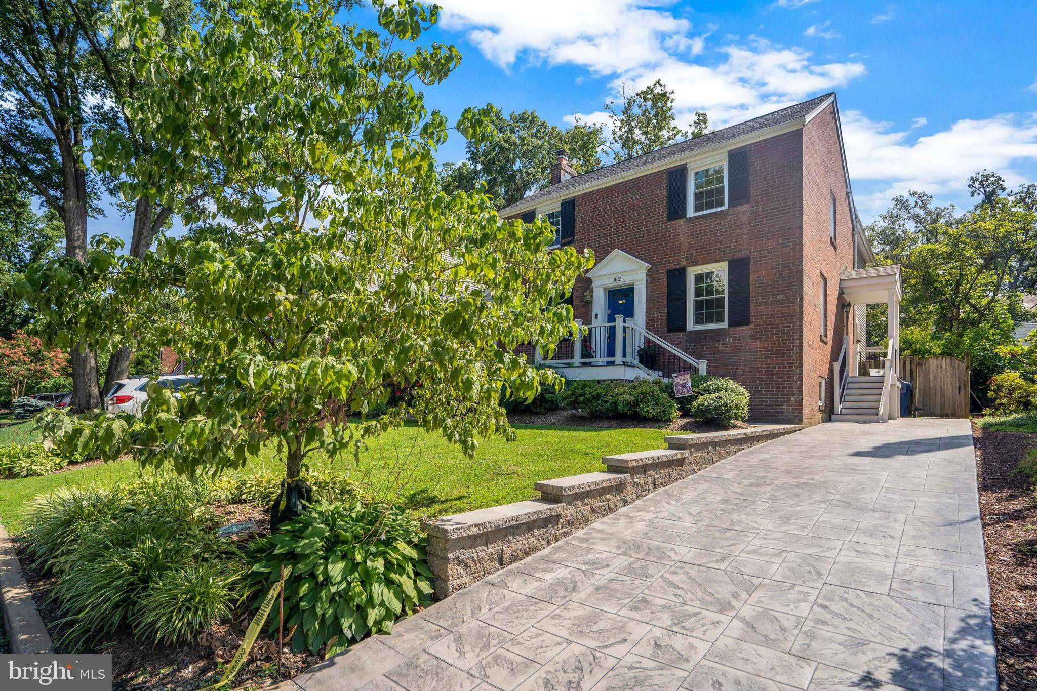 Alexandria, VA 22302,1612 CRESTWOOD DR
