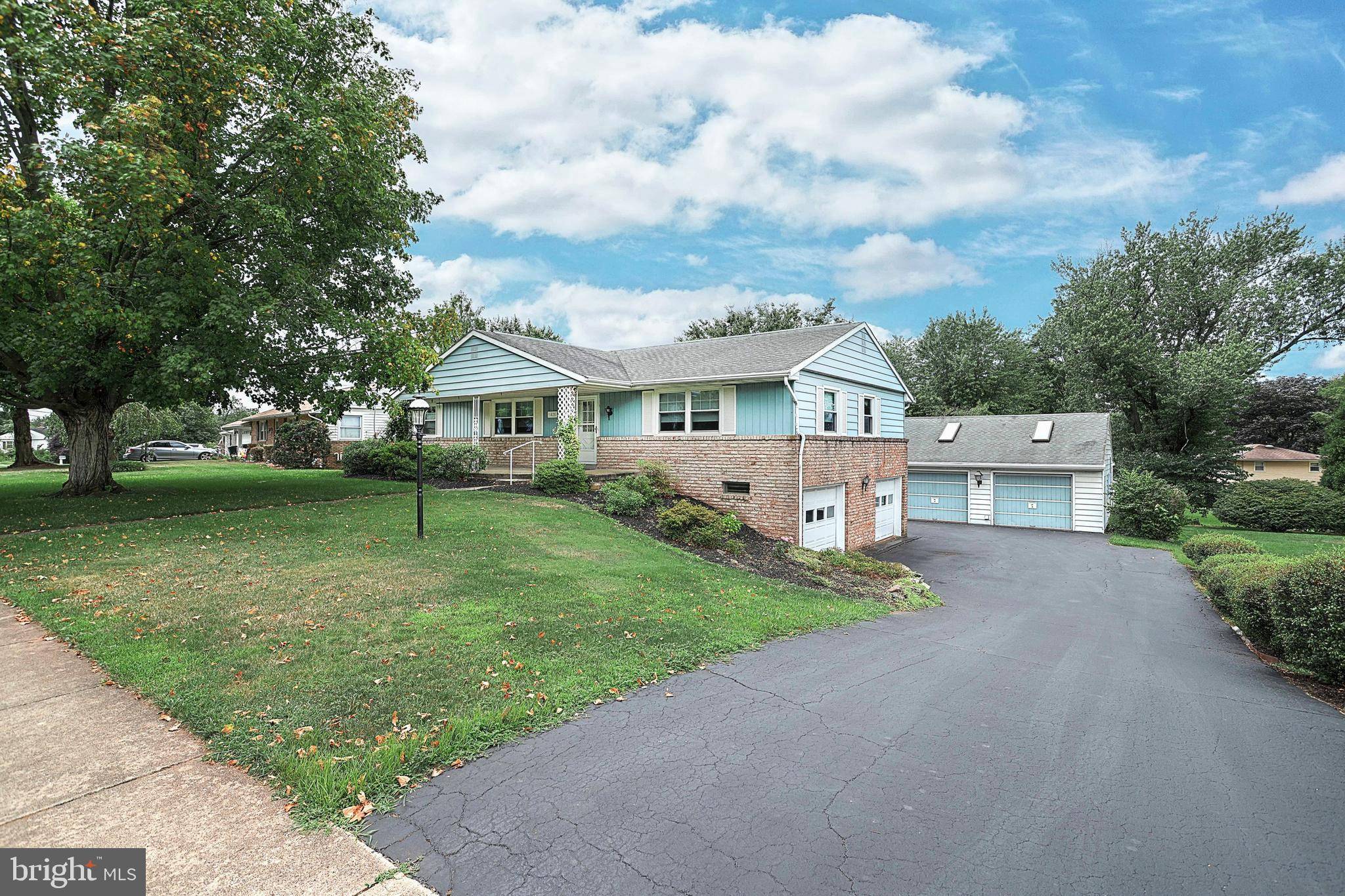 York, PA 17408,1825 LILAC RD