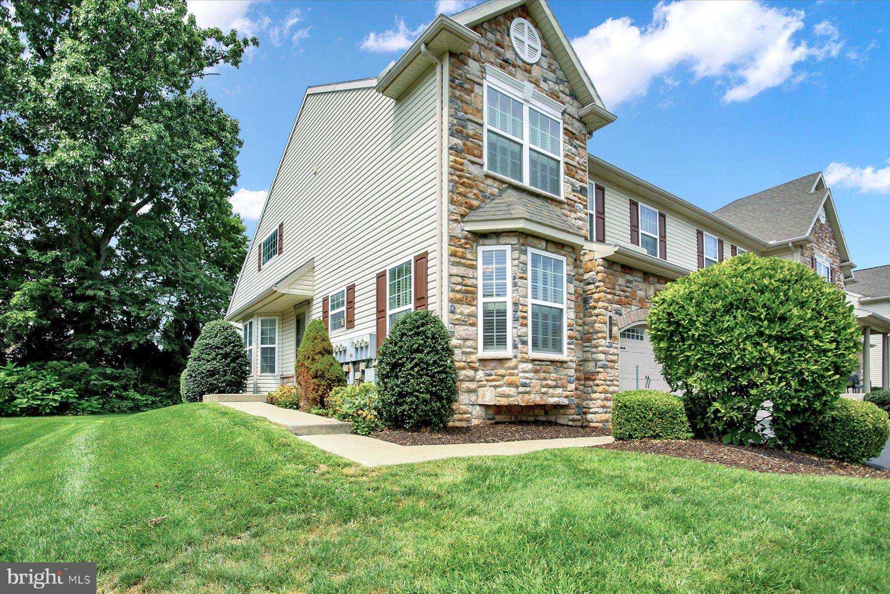 Mechanicsburg, PA 17050,301 PIN OAK CT