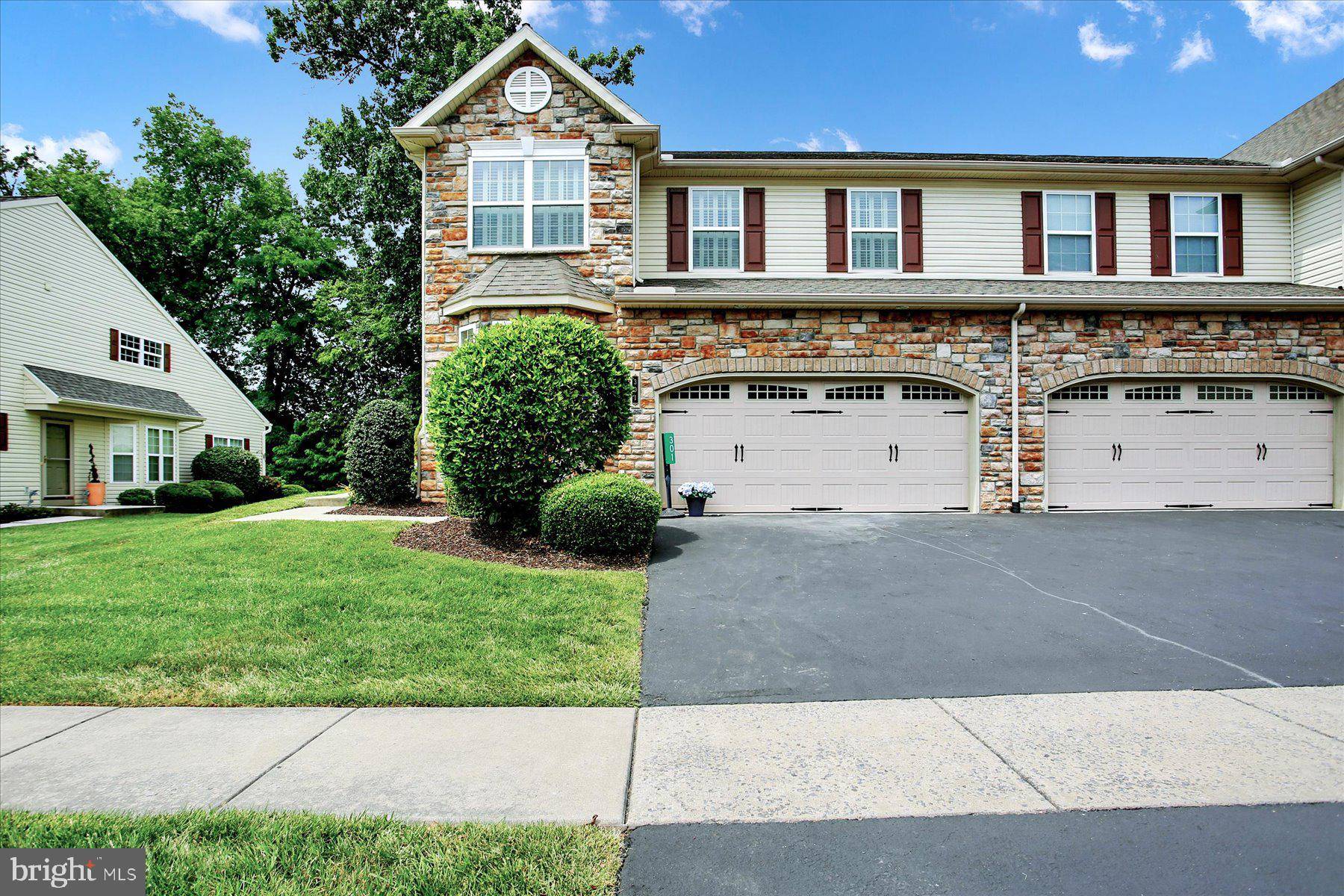 Mechanicsburg, PA 17050,301 PIN OAK CT