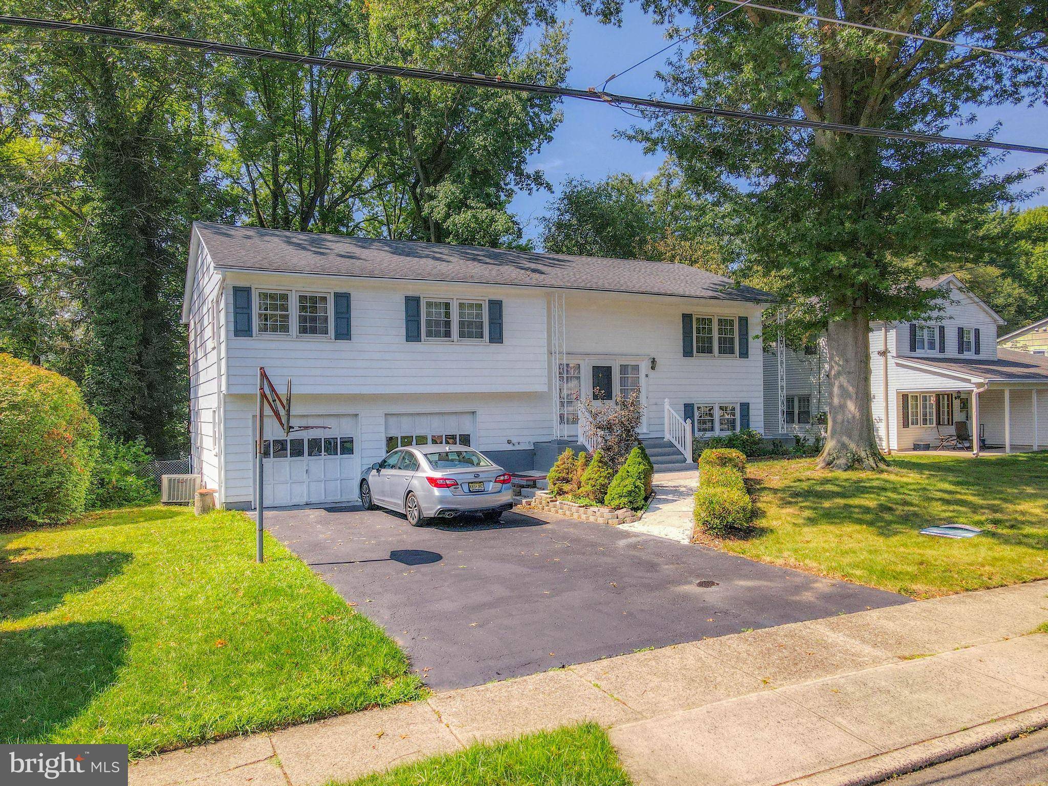 Trenton, NJ 08648,23 COLONIAL LAKE DR