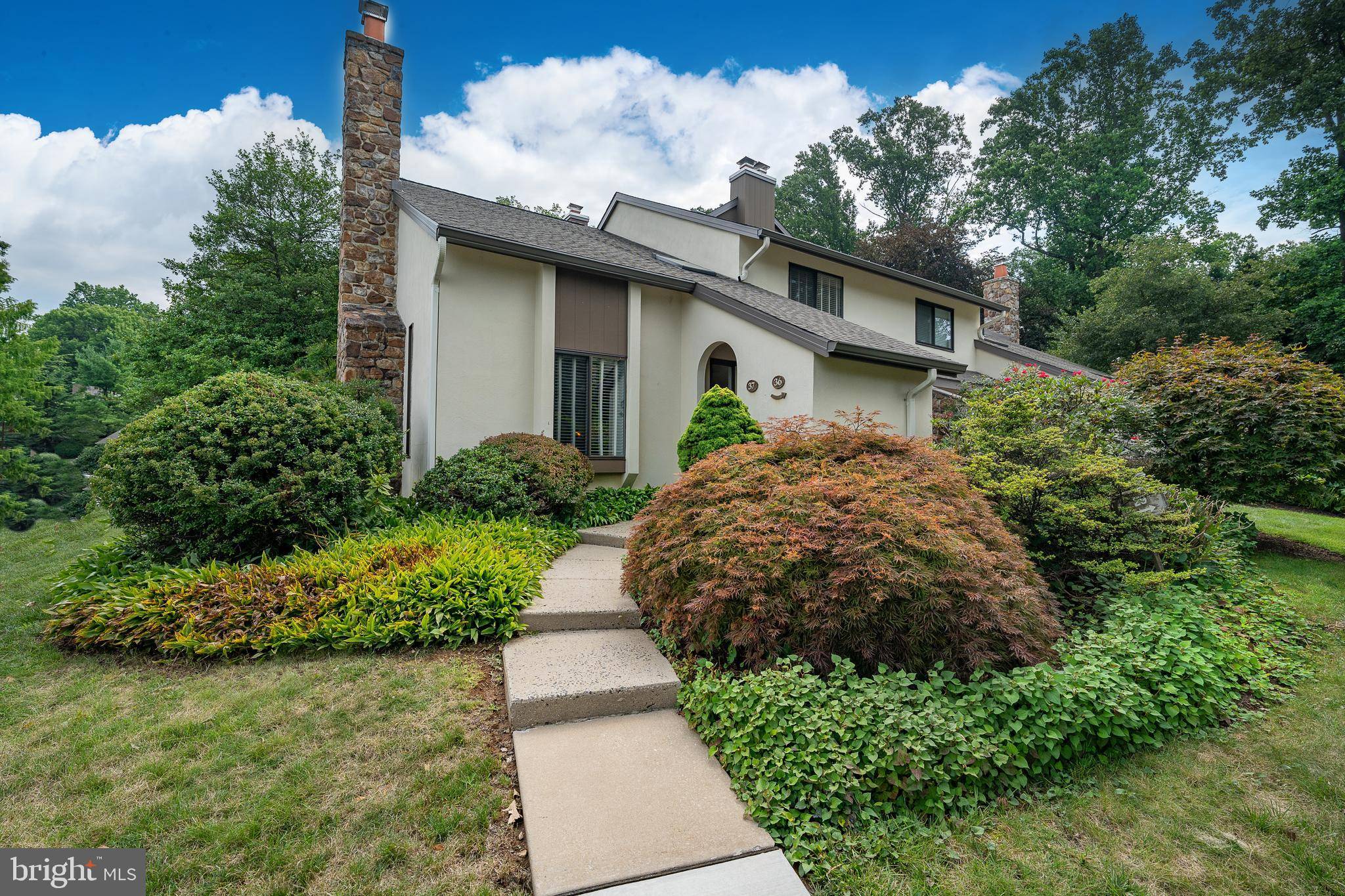 Berwyn, PA 19312,37 OAK KNOLL DR