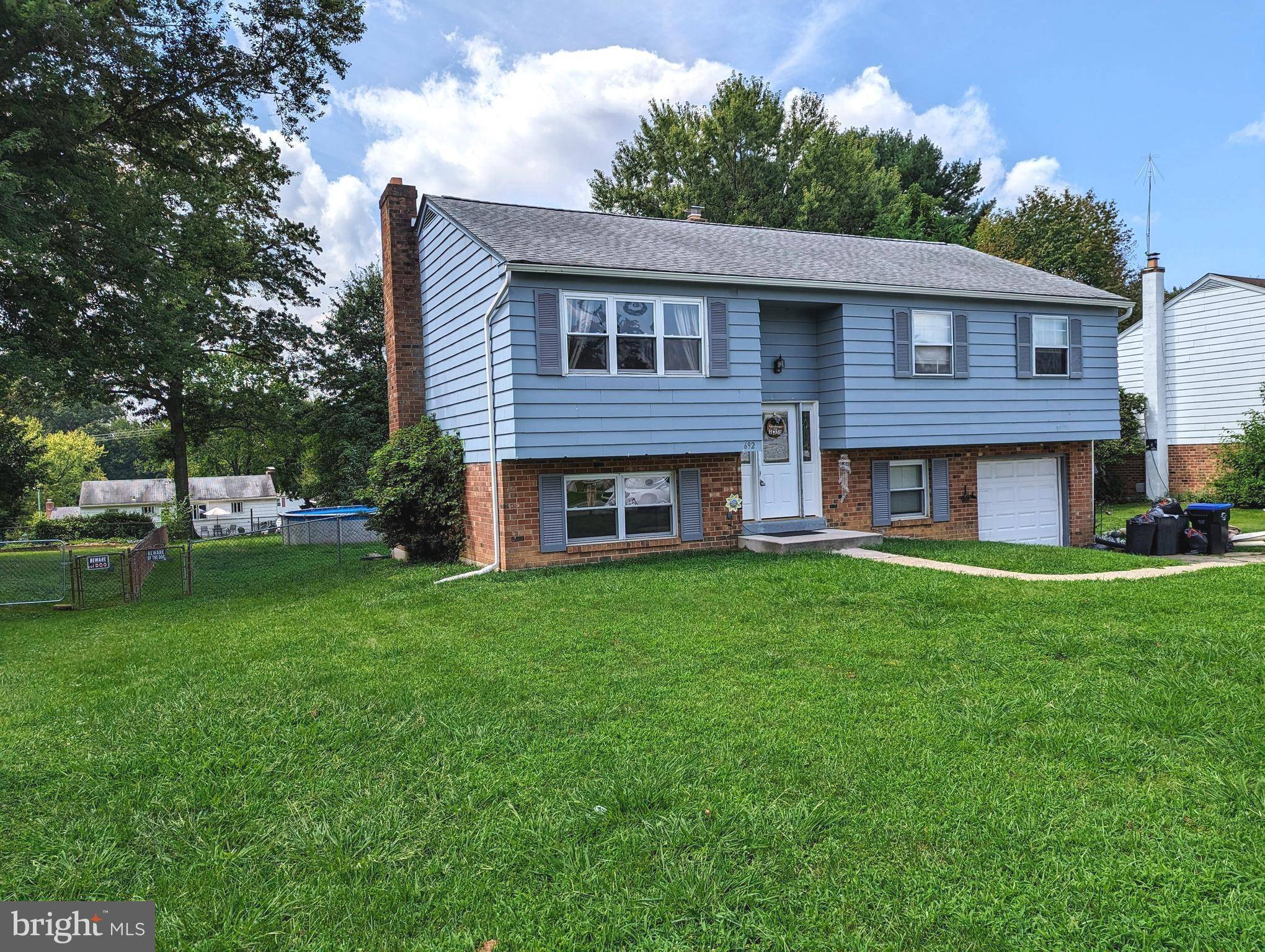 Aston, PA 19014,692 BOXWOOD DR