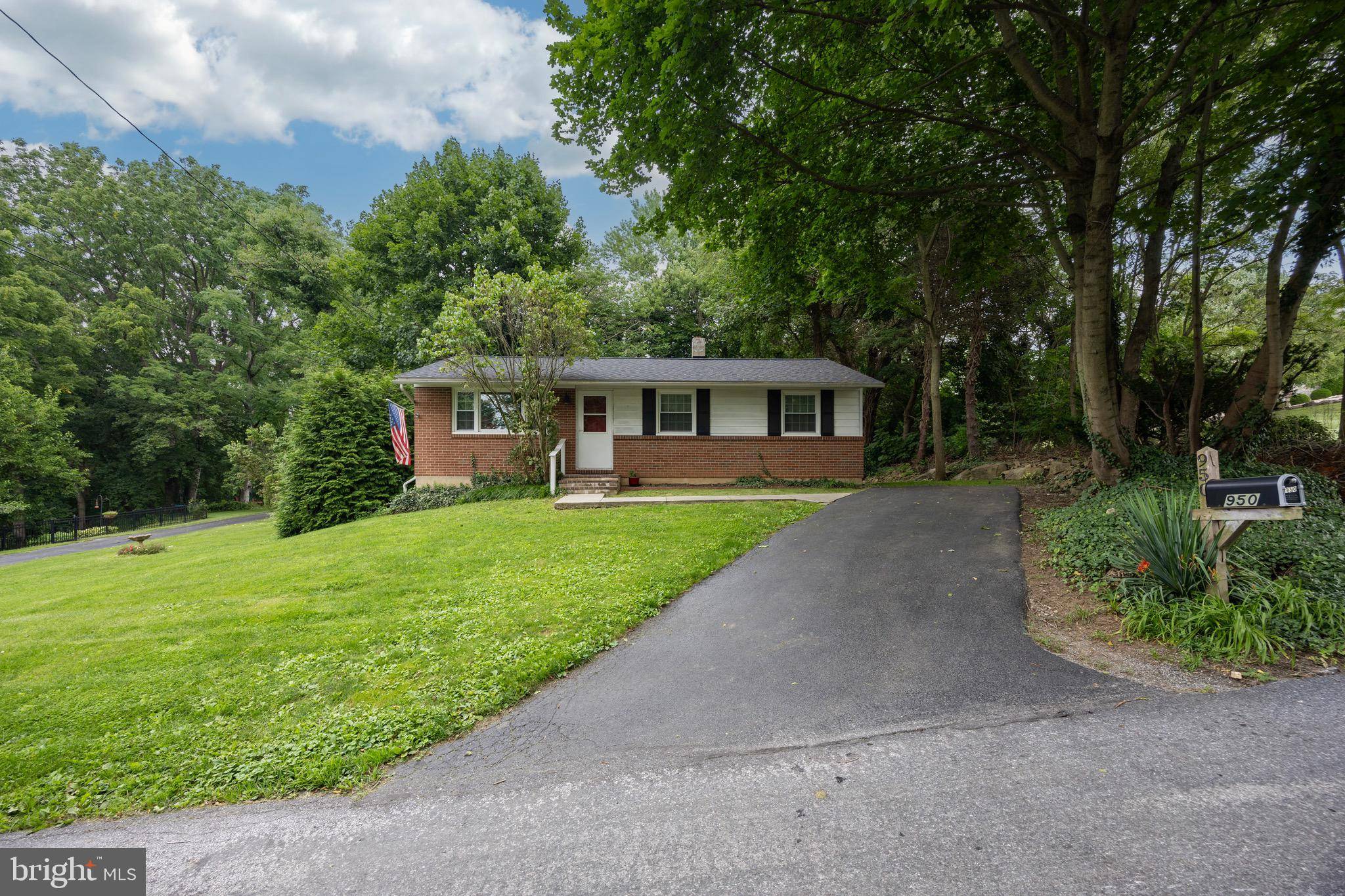 Honey Brook, PA 19344,950 DAMPMAN RD