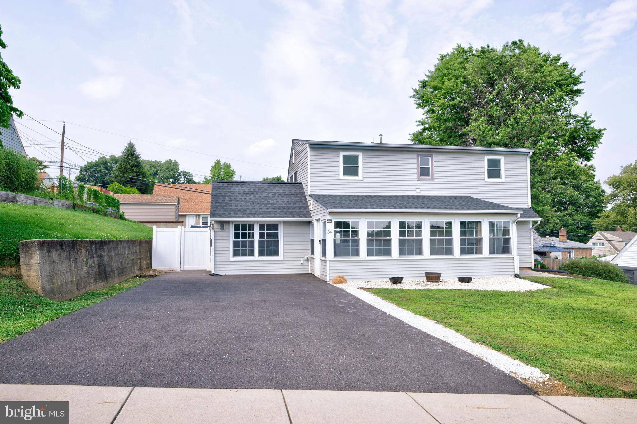 Levittown, PA 19055,34 HUCKLEBERRY LN