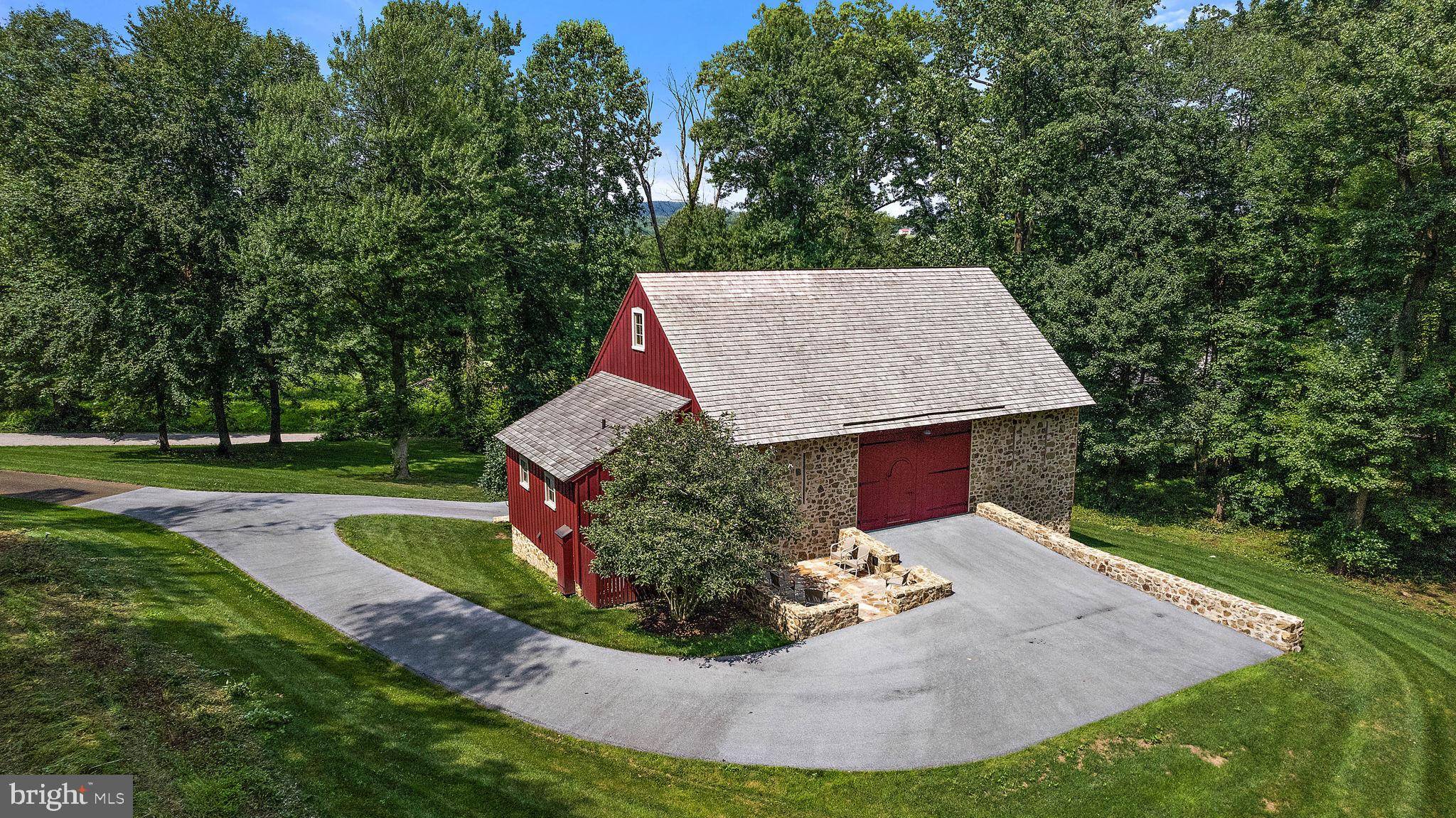 Elverson, PA 19520,82 BROWNSTONE LN