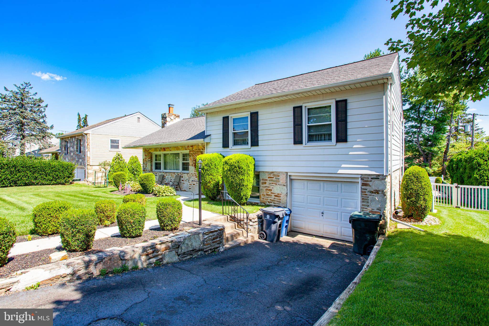 Huntingdon Valley, PA 19006,345 LEONA AVE