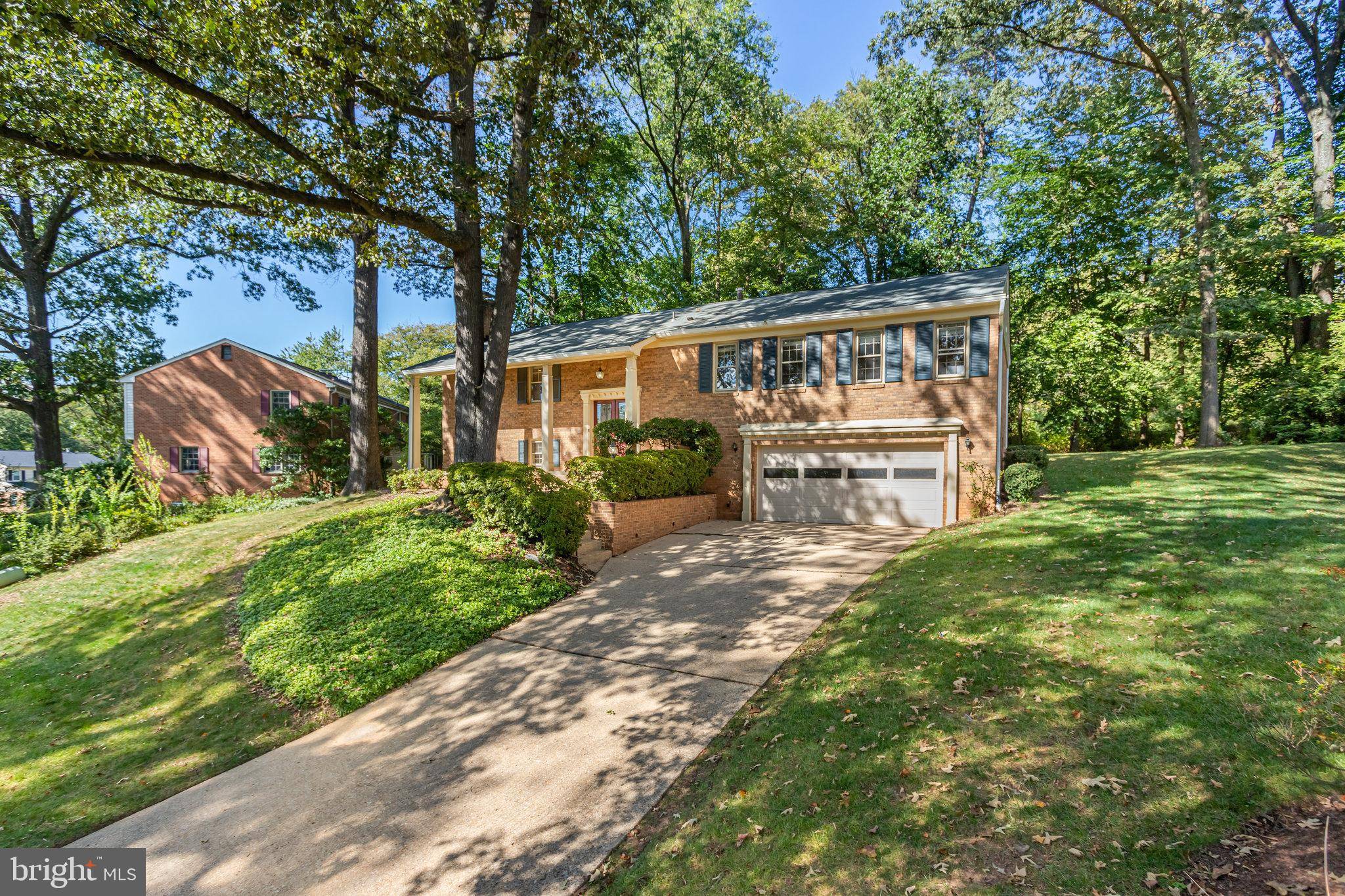 Mclean, VA 22102,7718 FALSTAFF CT