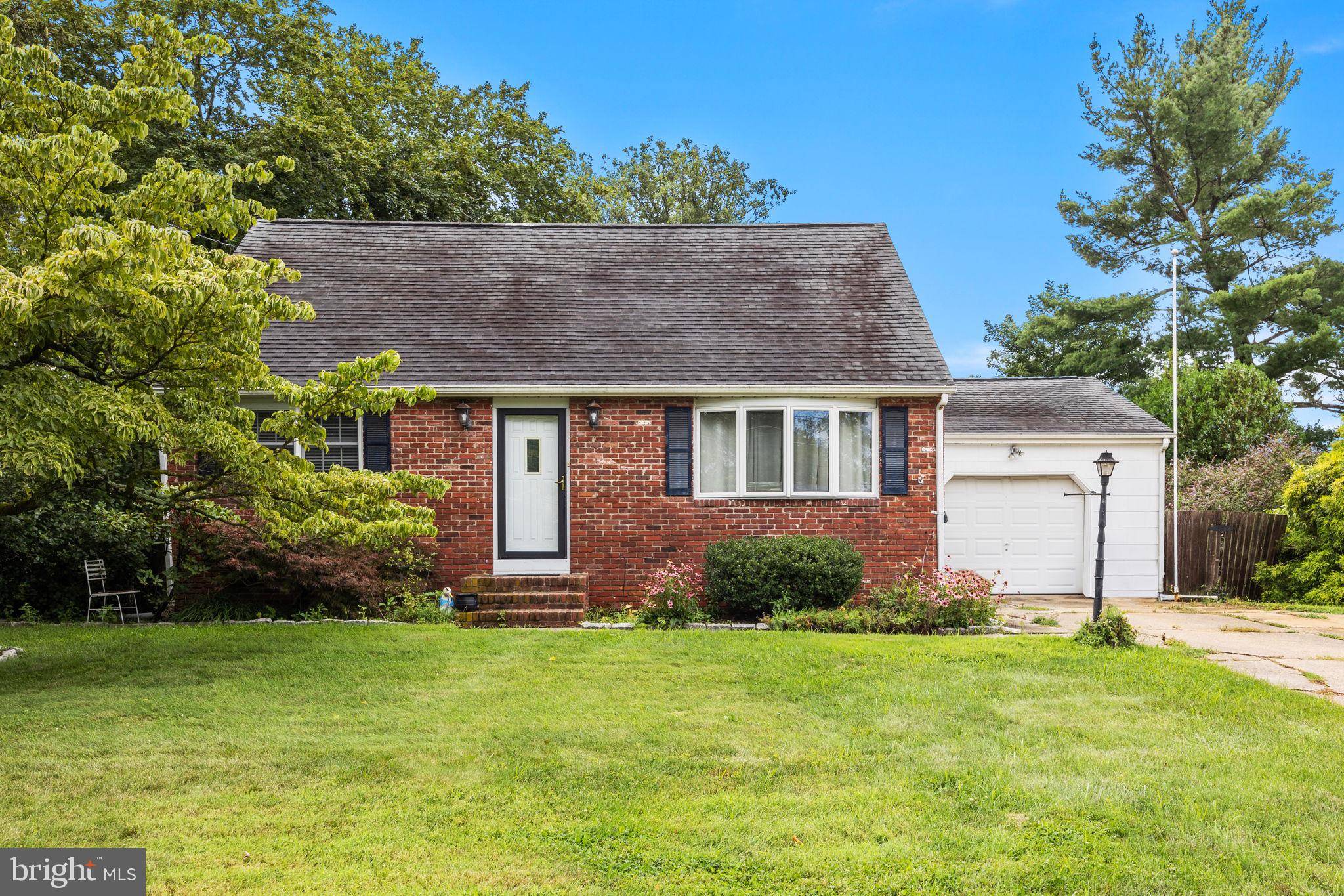 Ewing, NJ 08638,19 BLUE GRASS DR