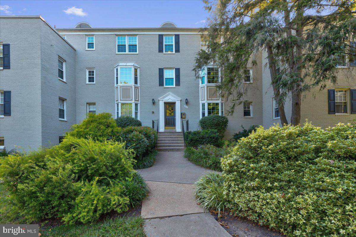 Arlington, VA 22204,822 ARLINGTON MILL DR #2-203