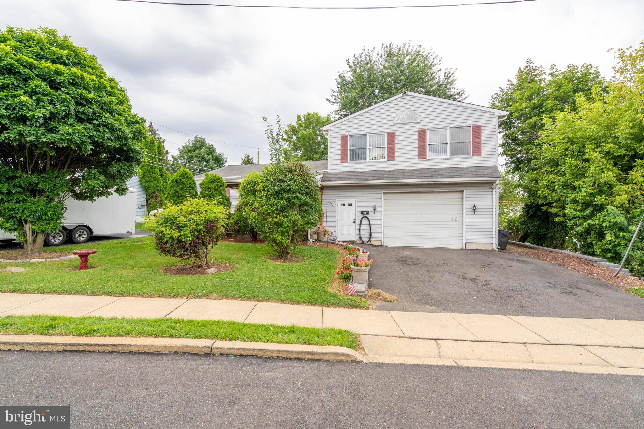 Langhorne, PA 19047,122 GLEN AVE