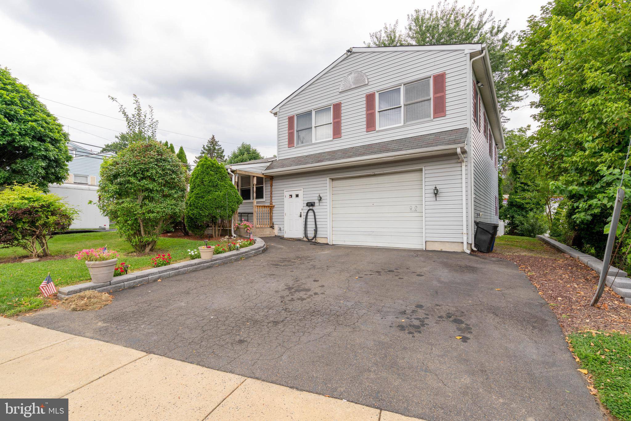 Langhorne, PA 19047,122 GLEN AVE