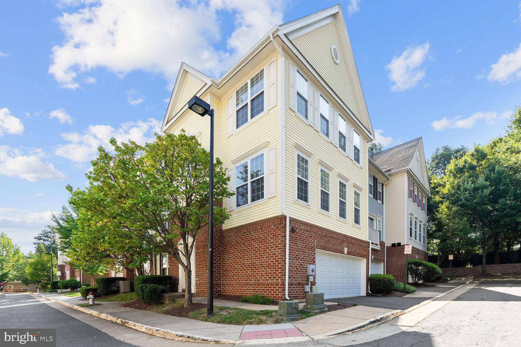 Falls Church, VA 22042,8069 NICOSH CIRCLE LN #51