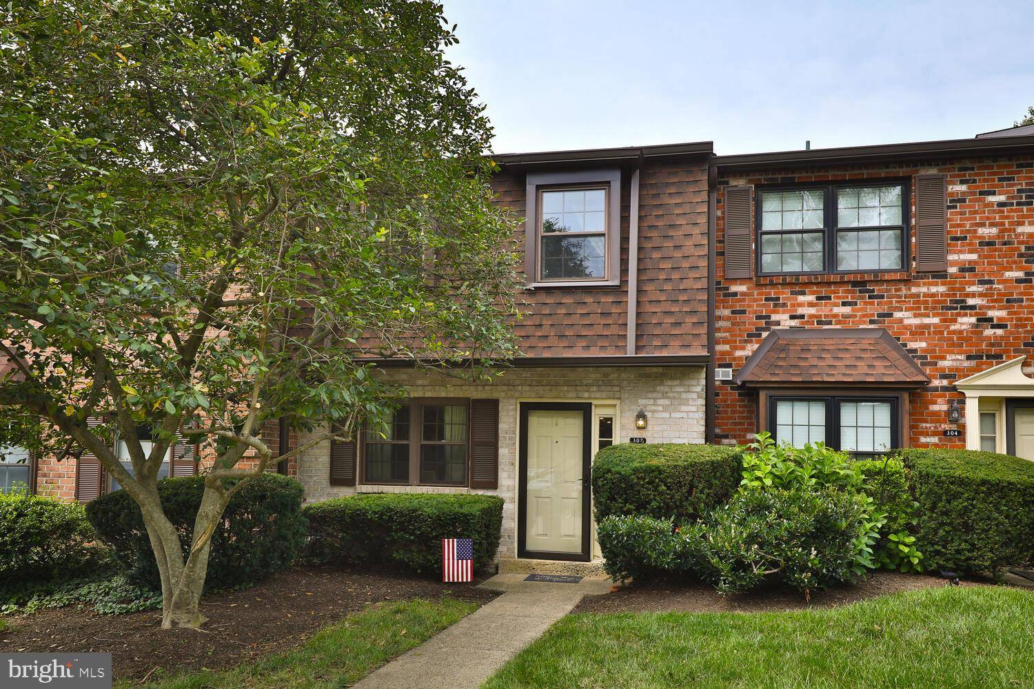 Elkins Park, PA 19027,302 GLEN WAY #302