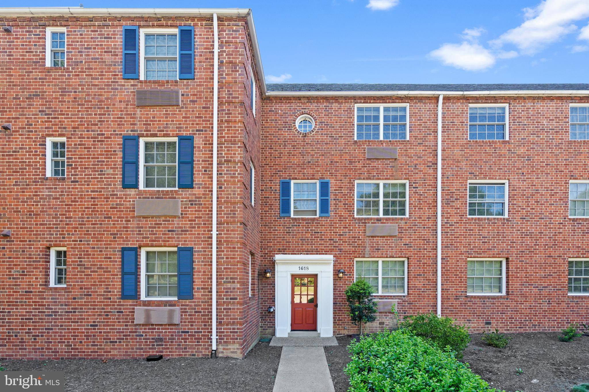 Alexandria, VA 22314,1618 W ABINGDON DR #302