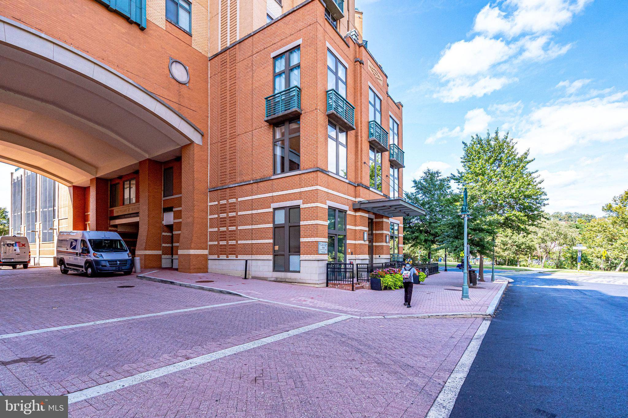 Arlington, VA 22206,2720 S ARLINGTON MILL DR #311