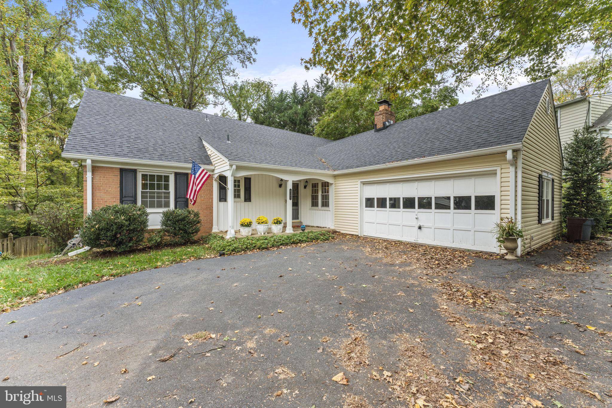 Annandale, VA 22003,8305 GUINEVERE DR