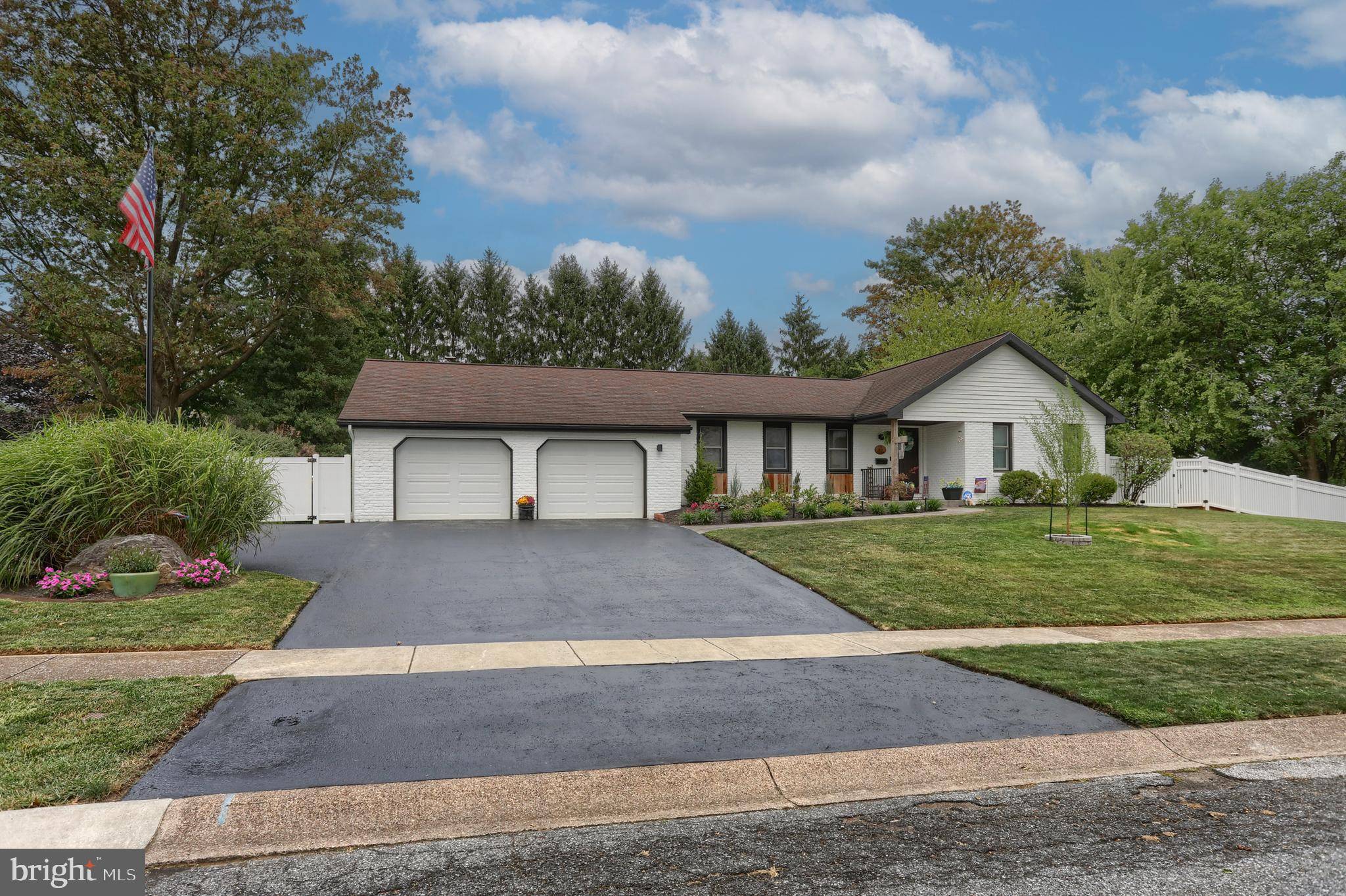 Hershey, PA 17033,1098 HILLVIEW LN