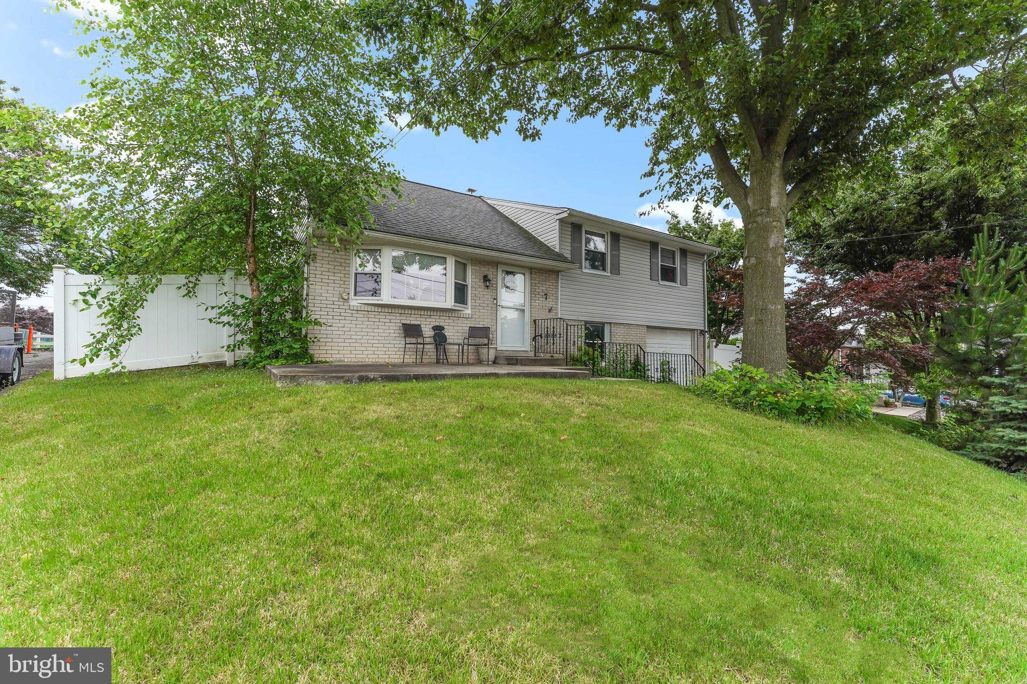 Brookhaven, PA 19015,7 SCOTT LN