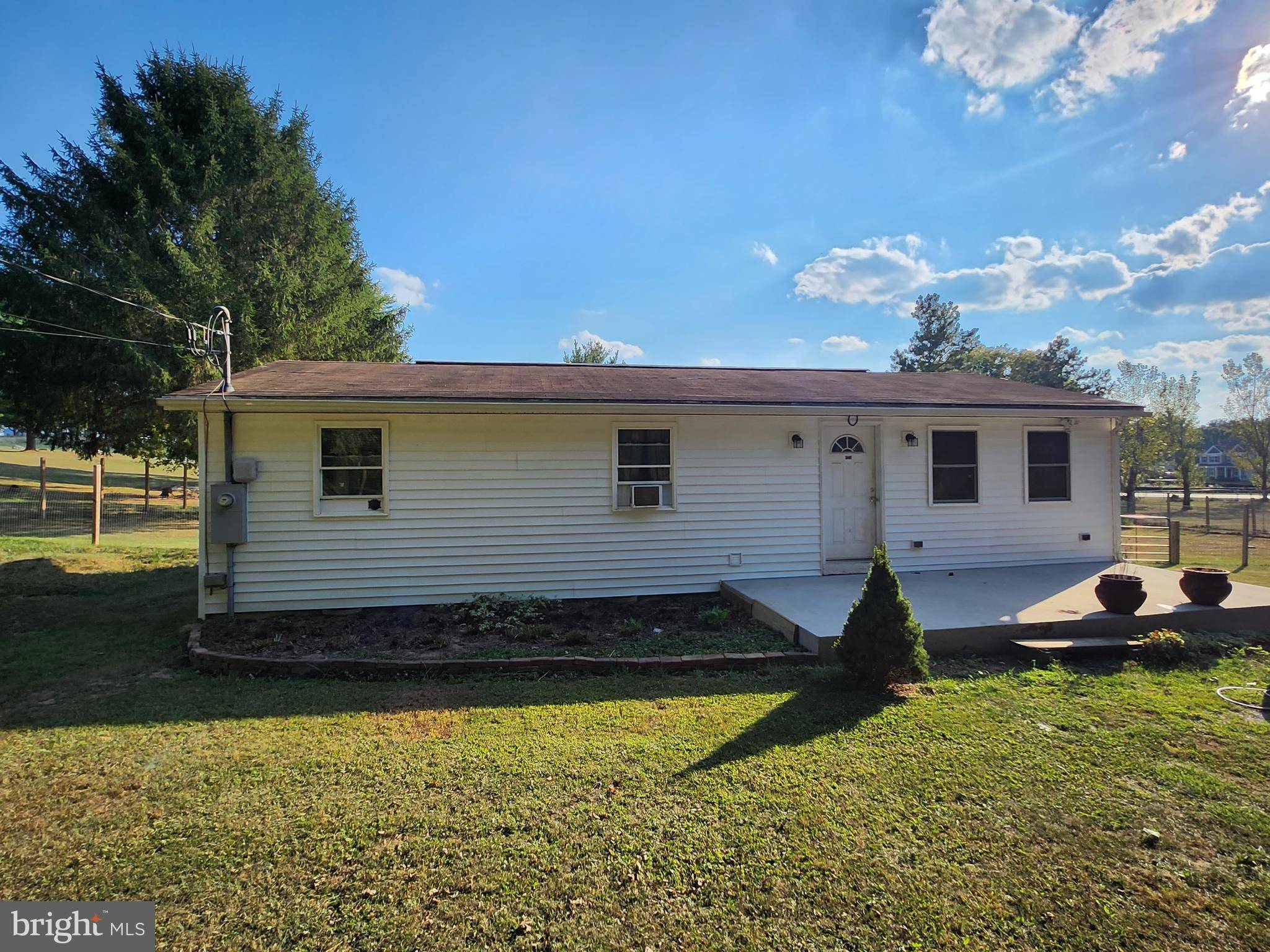 Falling Waters, WV 25419,297 WEEPING WILLOW RD