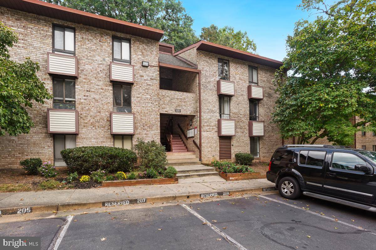 Reston, VA 20191,2257 CASTLE ROCK SQ #2B