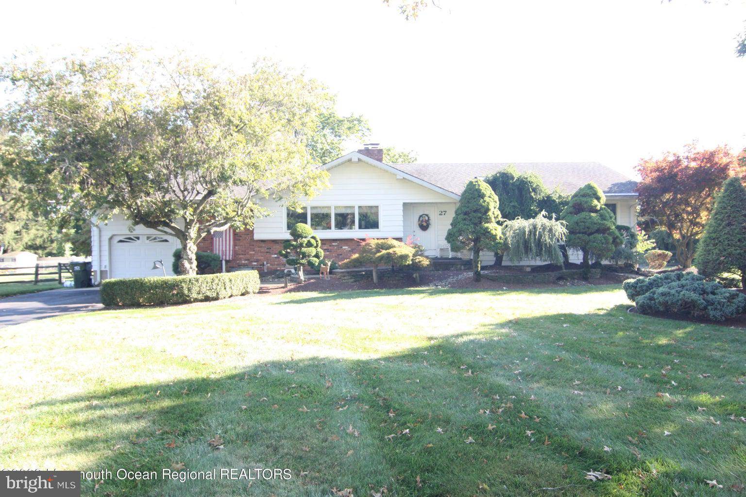 Freehold, NJ 07728,27 MEADOWBROOK LN