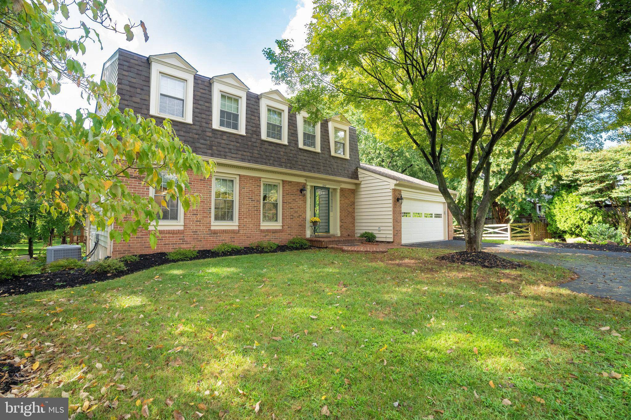 Herndon, VA 20171,3257 WHITE BARN CT